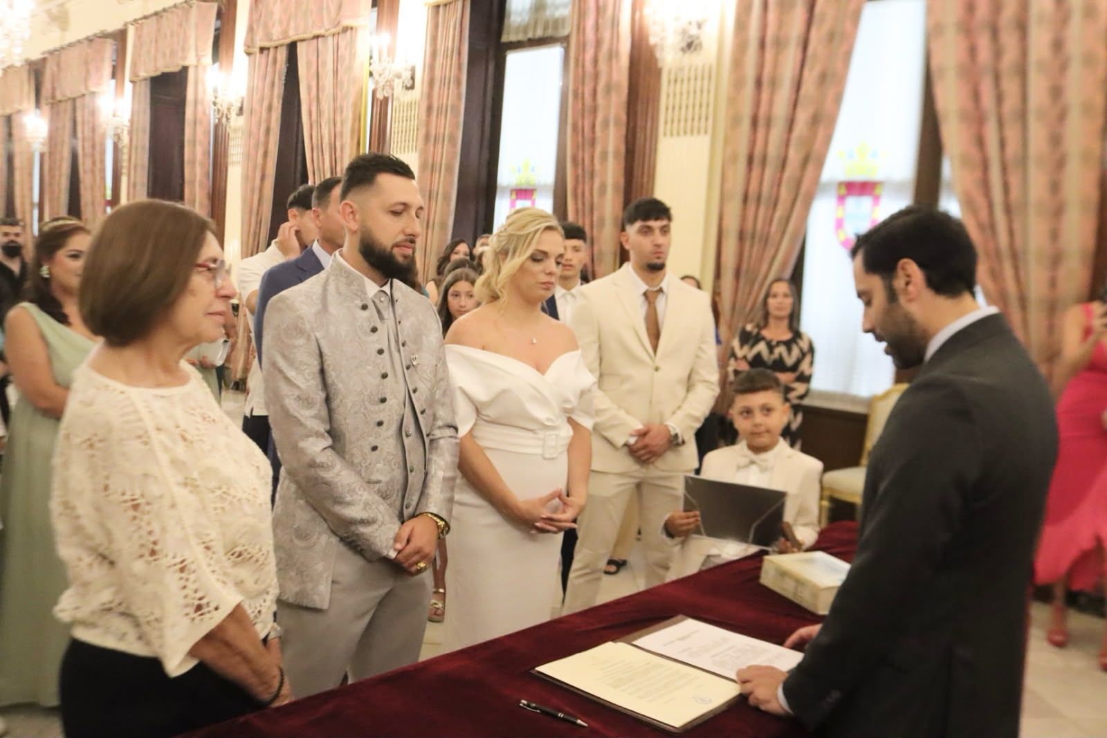 Eduardo y Tamara se dan el “sí, quiero” en el Salón del Trono