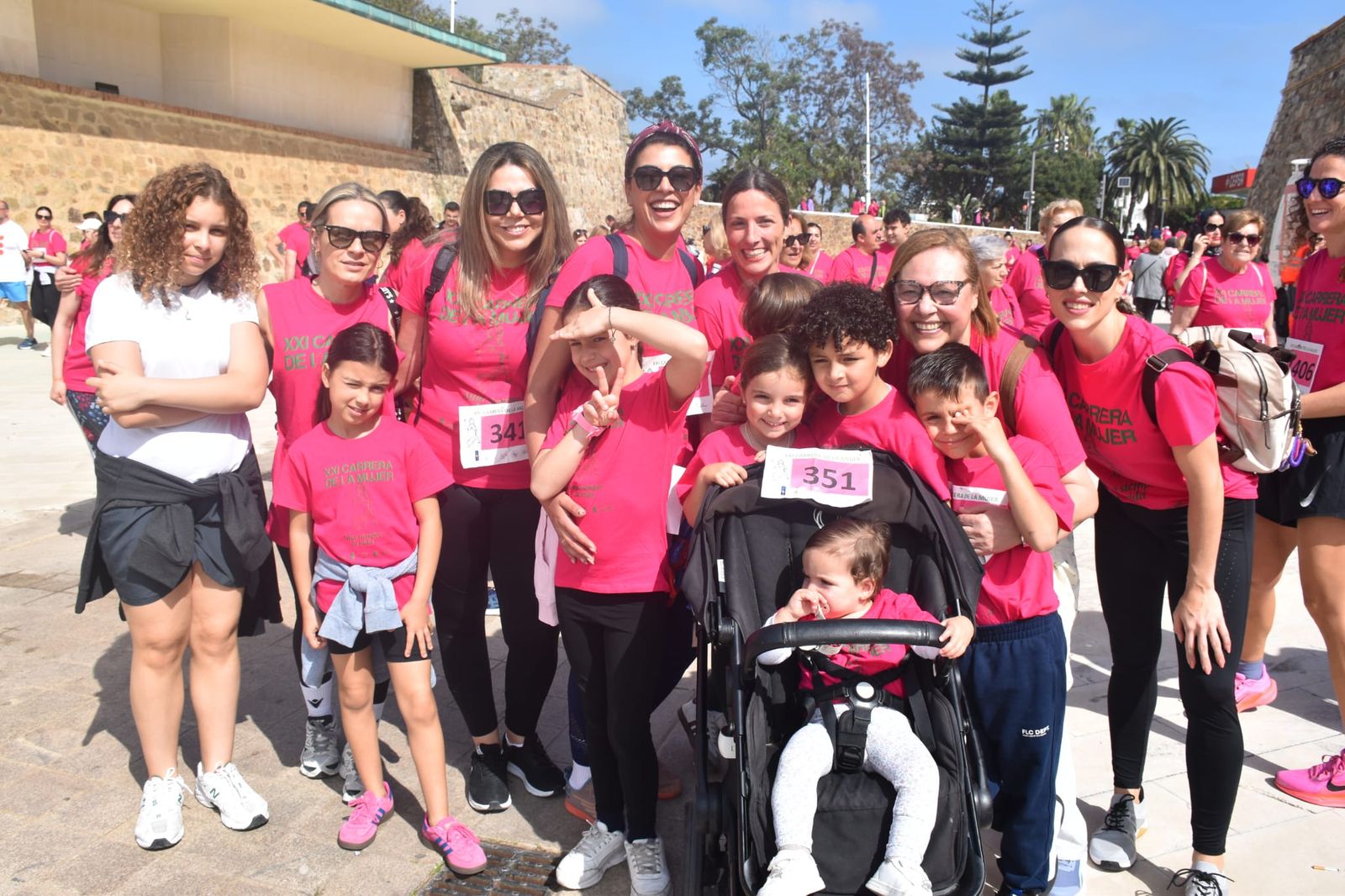 Ceuta se viste de rosa para abrazarse a la vida