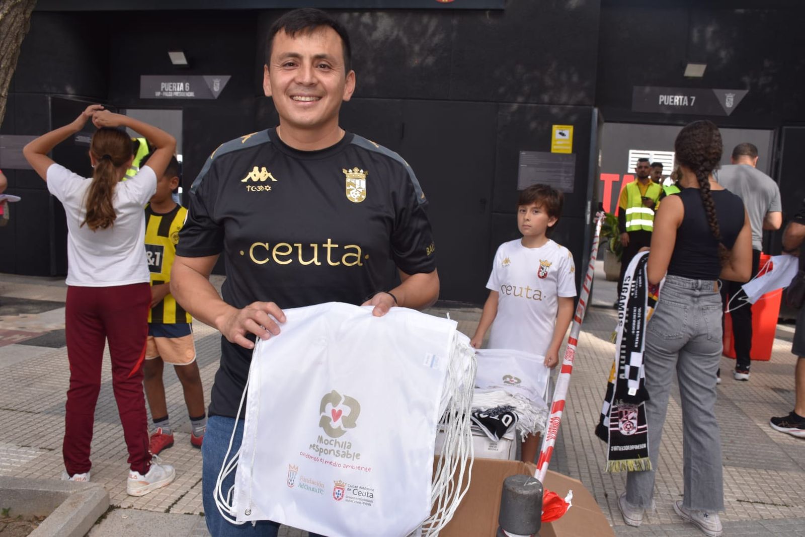 FOTOGALERÍA | Así vio Nicol's a los ceutíes en la previa de la AD Ceuta contra el Mirandés