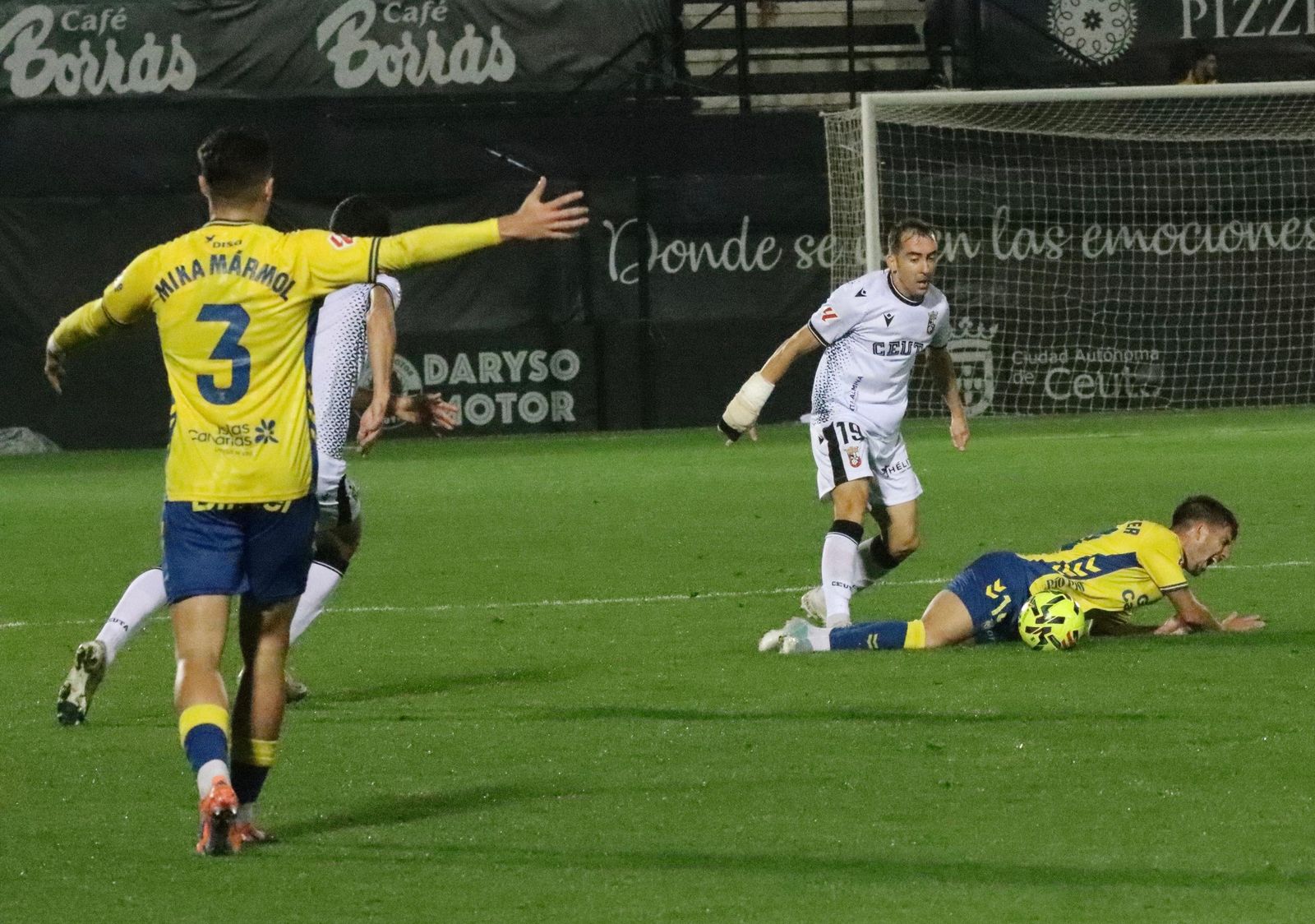 El primer tiempo entre AD Ceuta y Las Palmas se vive con 0-0 en el Alfonso Murube