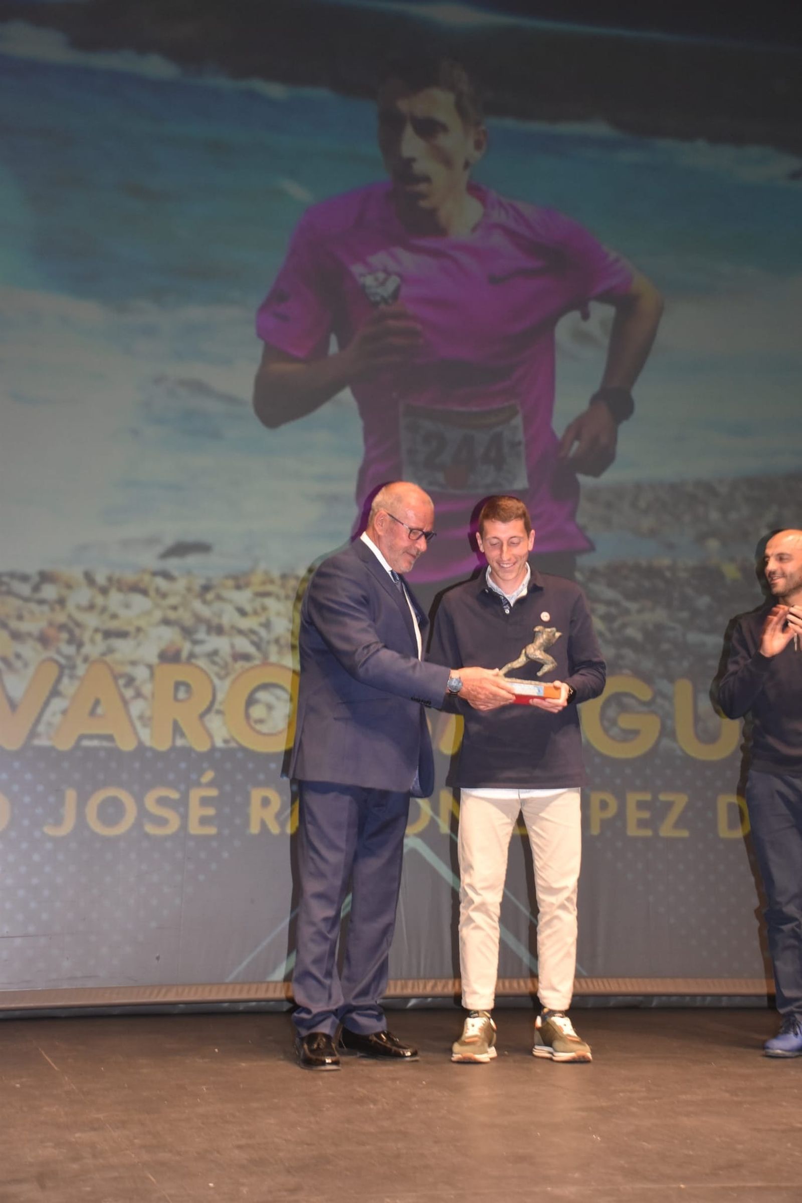 Ceuta ensalza el talento, esfuerzo y futuro de sus “héroes entre dos mares”