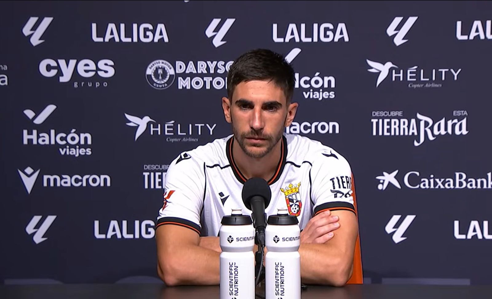 El jugador de la AD Ceuta Carlos Redru puso voz este sábado a las emociones vividas en el estadio Alfonso Murube durante el partido ante la UD Las Palmas (0-2) y agradeció el respaldo de una afición que, pese a la difícil situación que atraviesa la ciudad