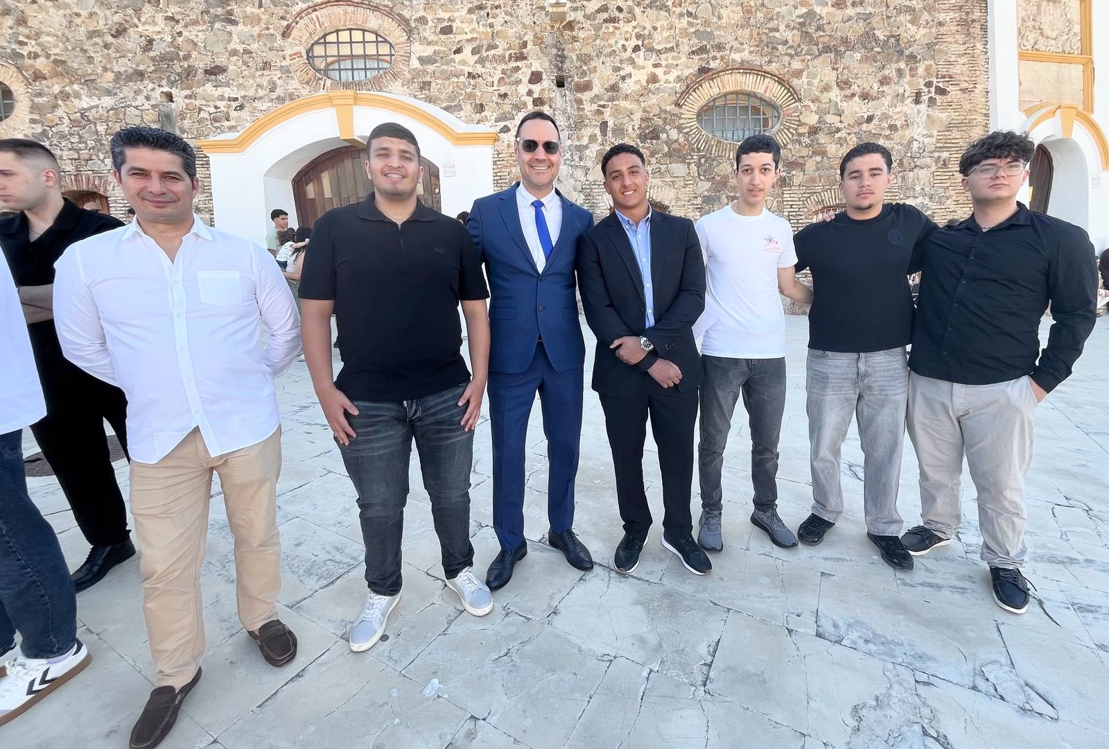 El Almina celebra un multitudinario acto de graduación de 300 alumnos