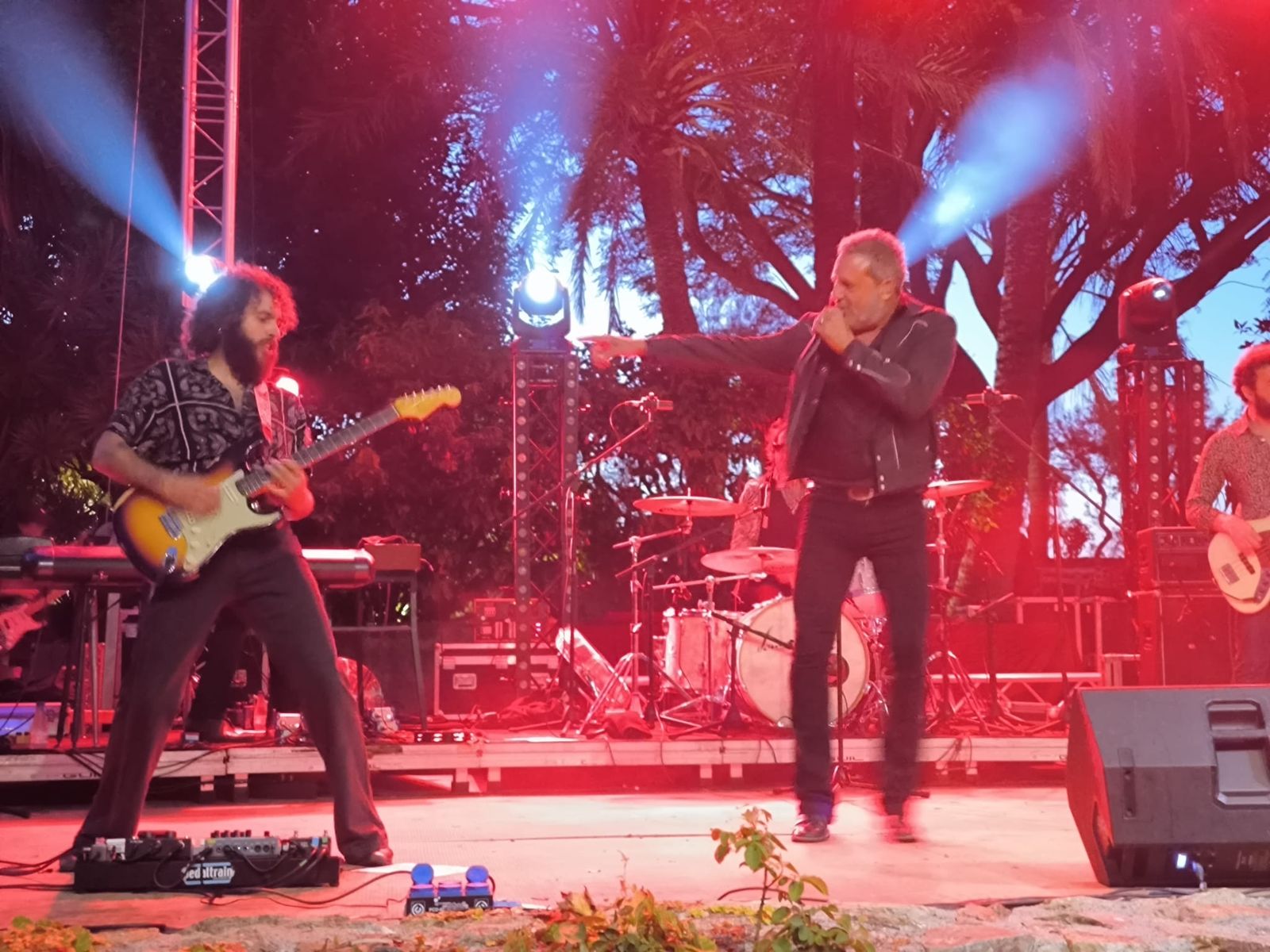 M-Clan convierte Ceuta en un enorme escenario de rock con una noche para el recuerdo