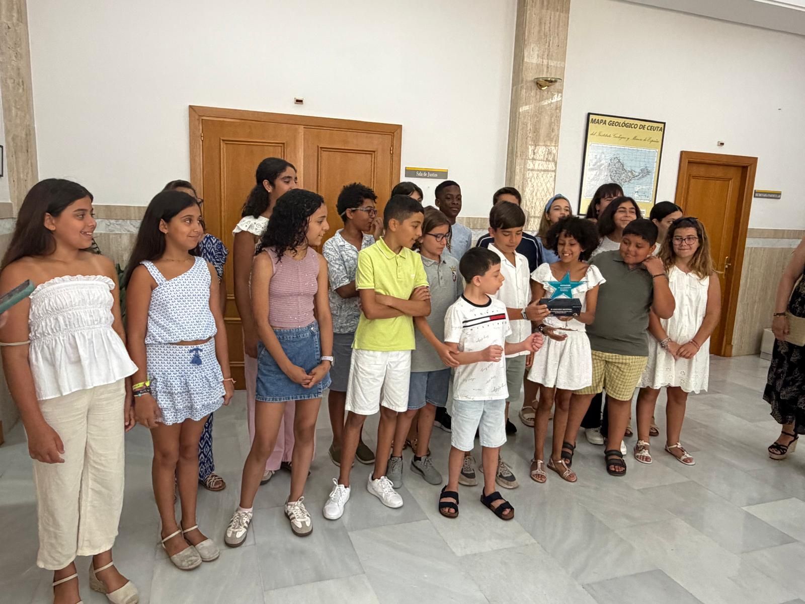 Triano recibe a “los ganadores del Óscar” de Educación: el alumnado del Lope de Vega