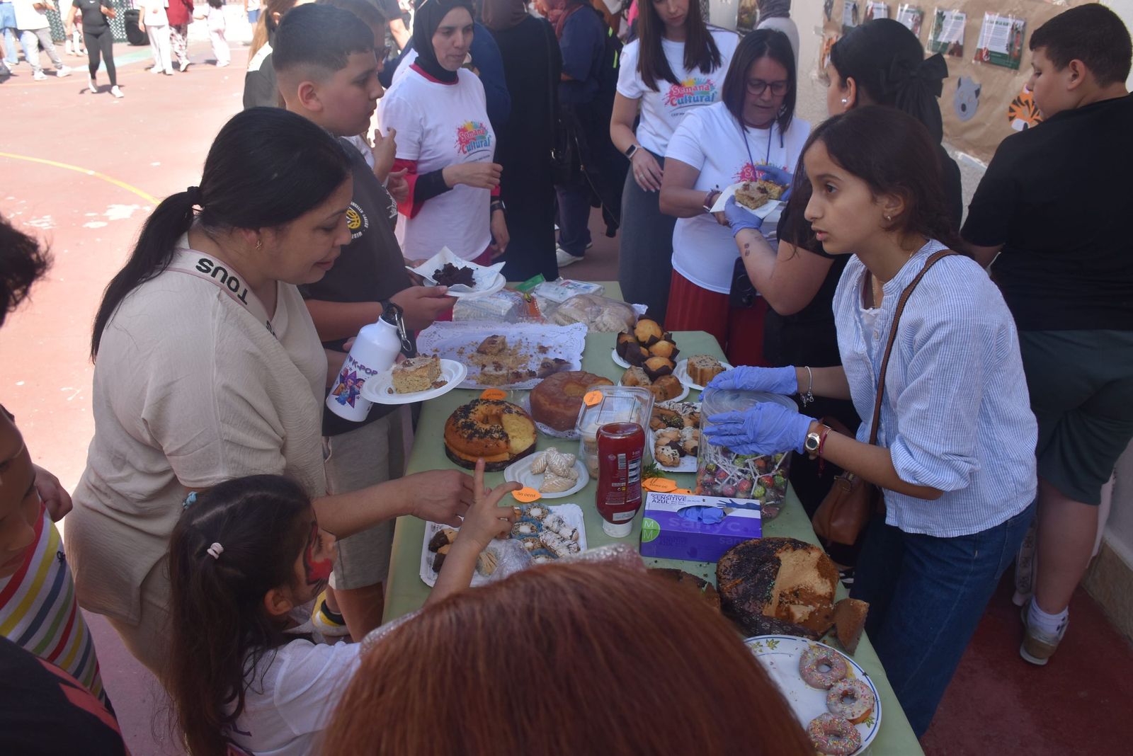 Simpática y colorida selva para poner fin a la Semana Cultural del 'José Acosta'