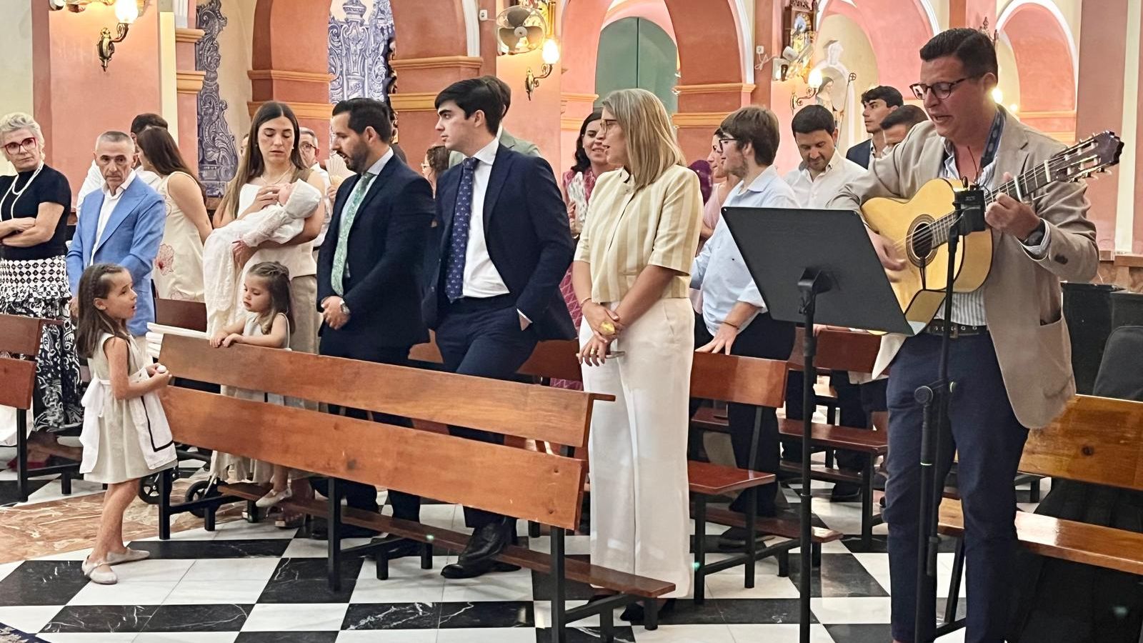 Gonzalo recibió el Sacramento del Bautismo en Los Remedios rodeado de sus familiares