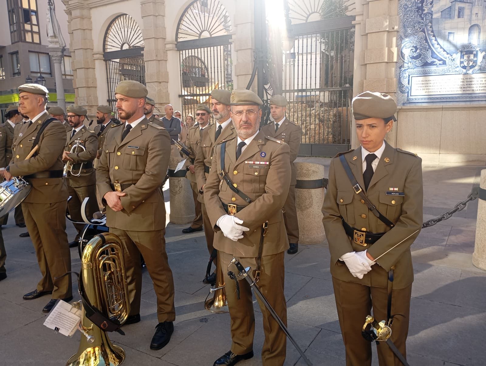 Así ha sido la imposición de la Medalla de Plata de la Ciudad a Caballería