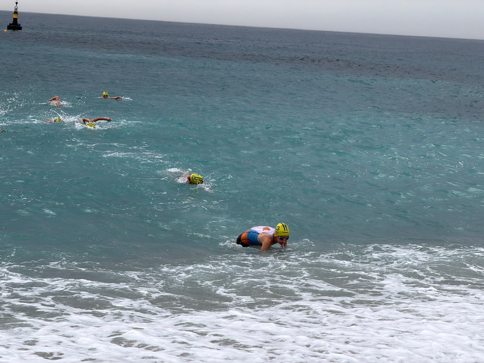 Los aficionados al triatlón en Ceuta se reúnen para participar en el Acuatlón Popular 'Juan Mur' y en la Phoenix Kids Triathlon