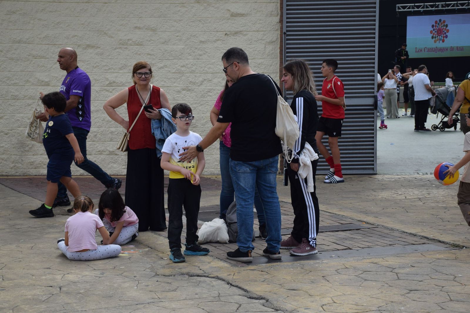 Ceuta celebra un Día de la Mochila multitudinario bajo un ambiente festivo y familiar Ceuta celebra un Día de la Mochila multitudinario bajo un ambiente festivo y familiar