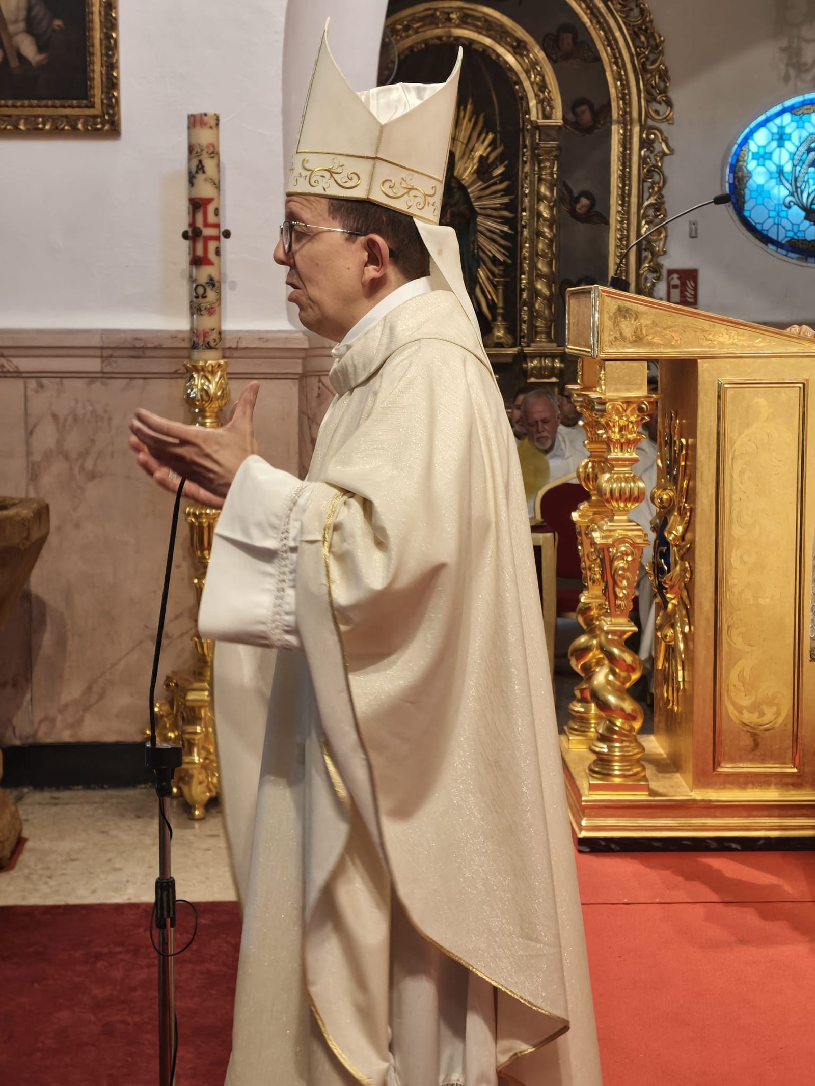 La Virgen de África emociona a Ceuta en una procesión para la historia