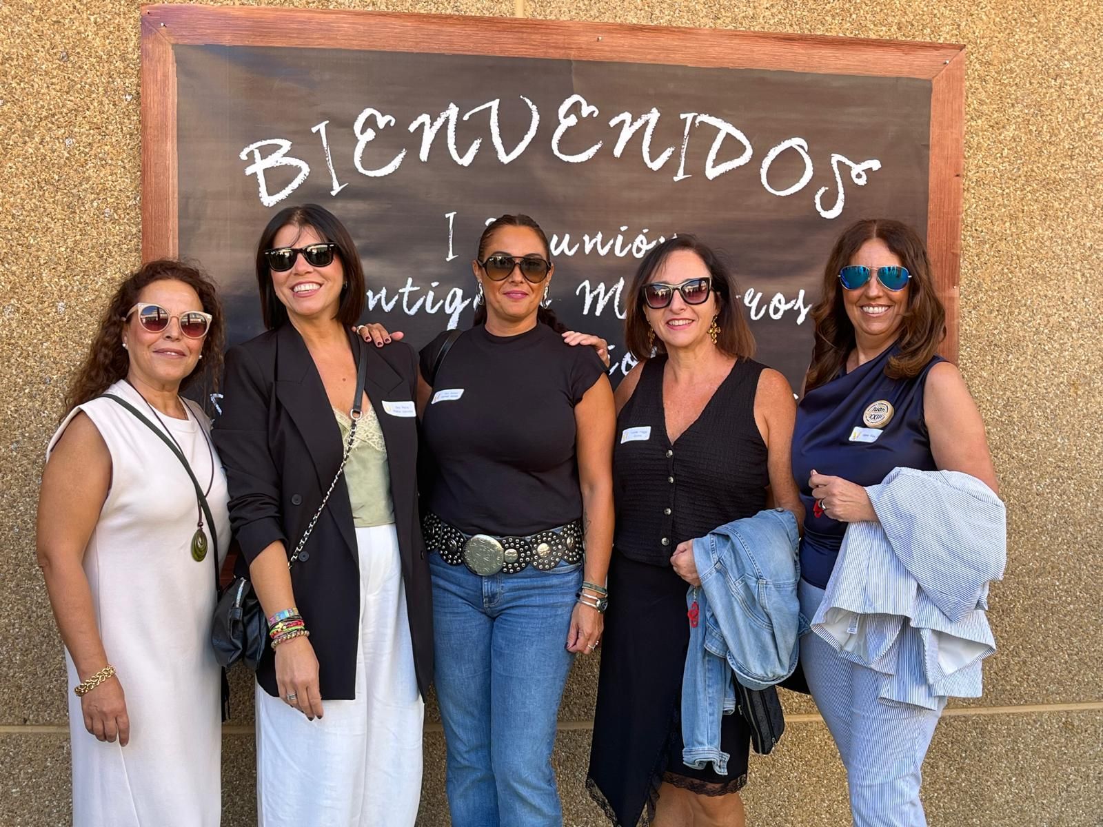 Antiguos alumnos de Juan XXIII y Sagrado Corazón convierten el Colegio San Daniel en un refugio de recuerdos