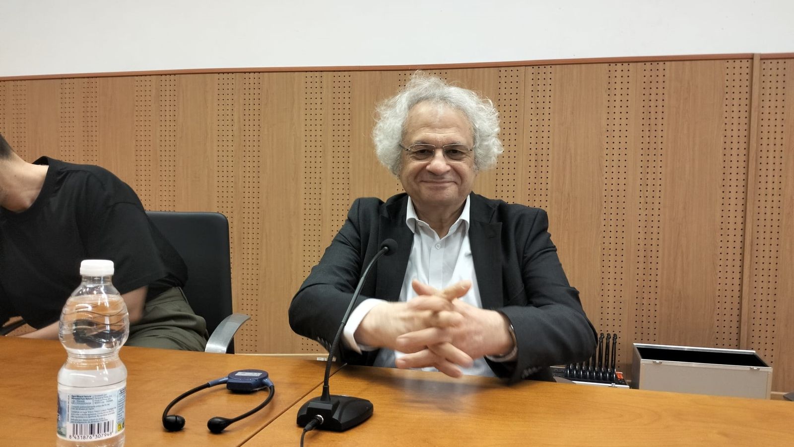 Maalouf, en el estrado del salón de actos del Campus