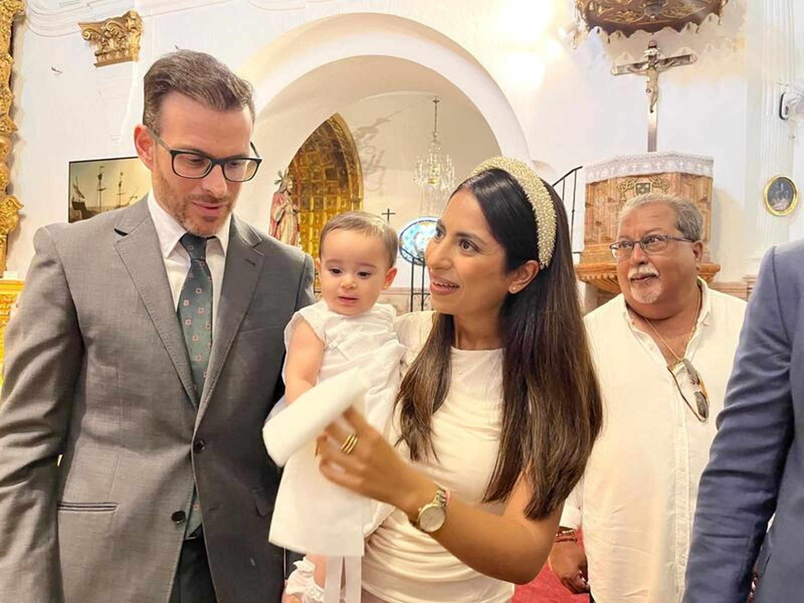 Melissa, José y Teresa reciben el sacramento del bautismo