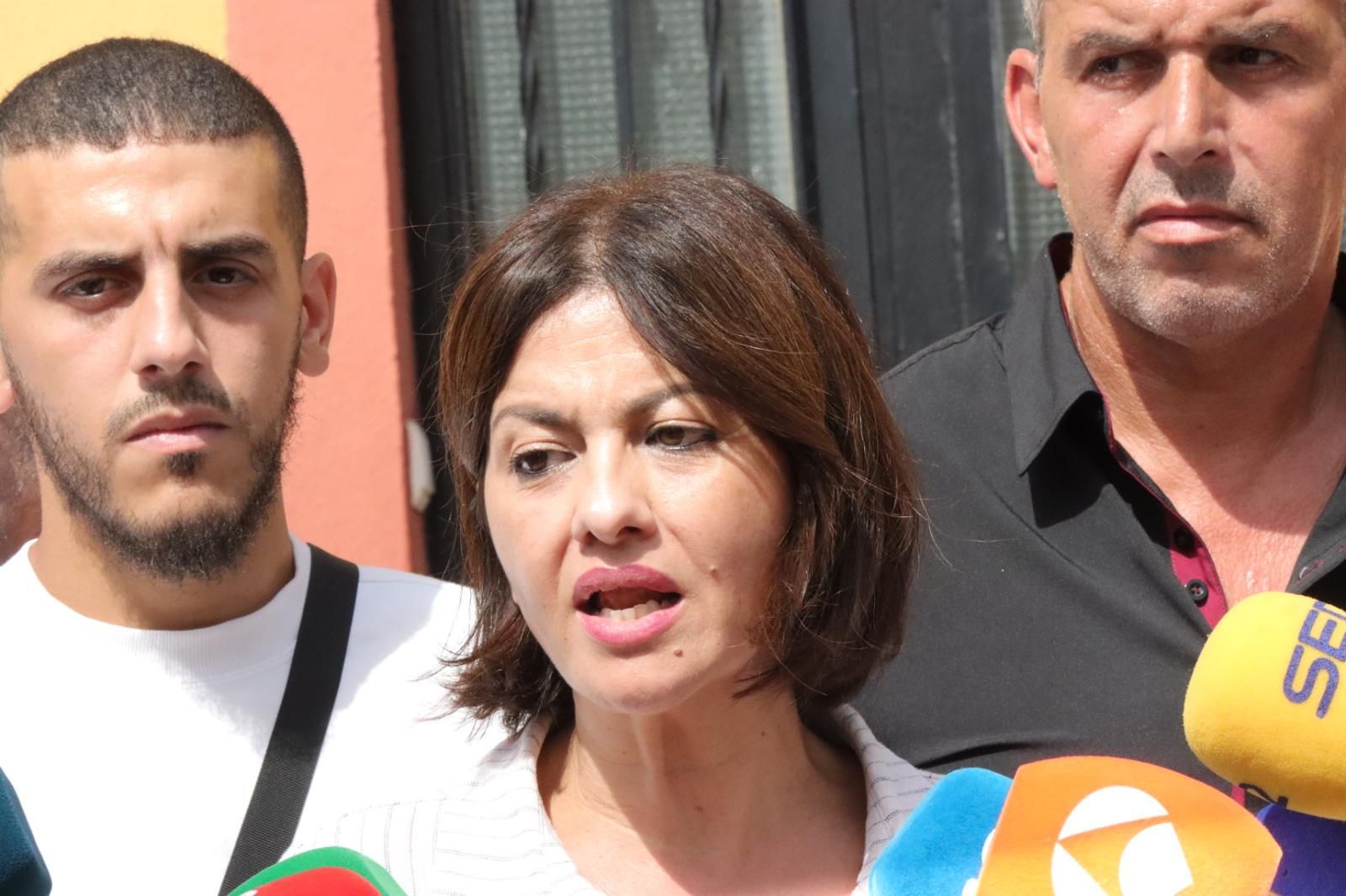 La ministra de Juventud e Infancia, Sira Rego, junto a Ahmed Endef-Dal y Abdelah Mustafa en el Príncipe