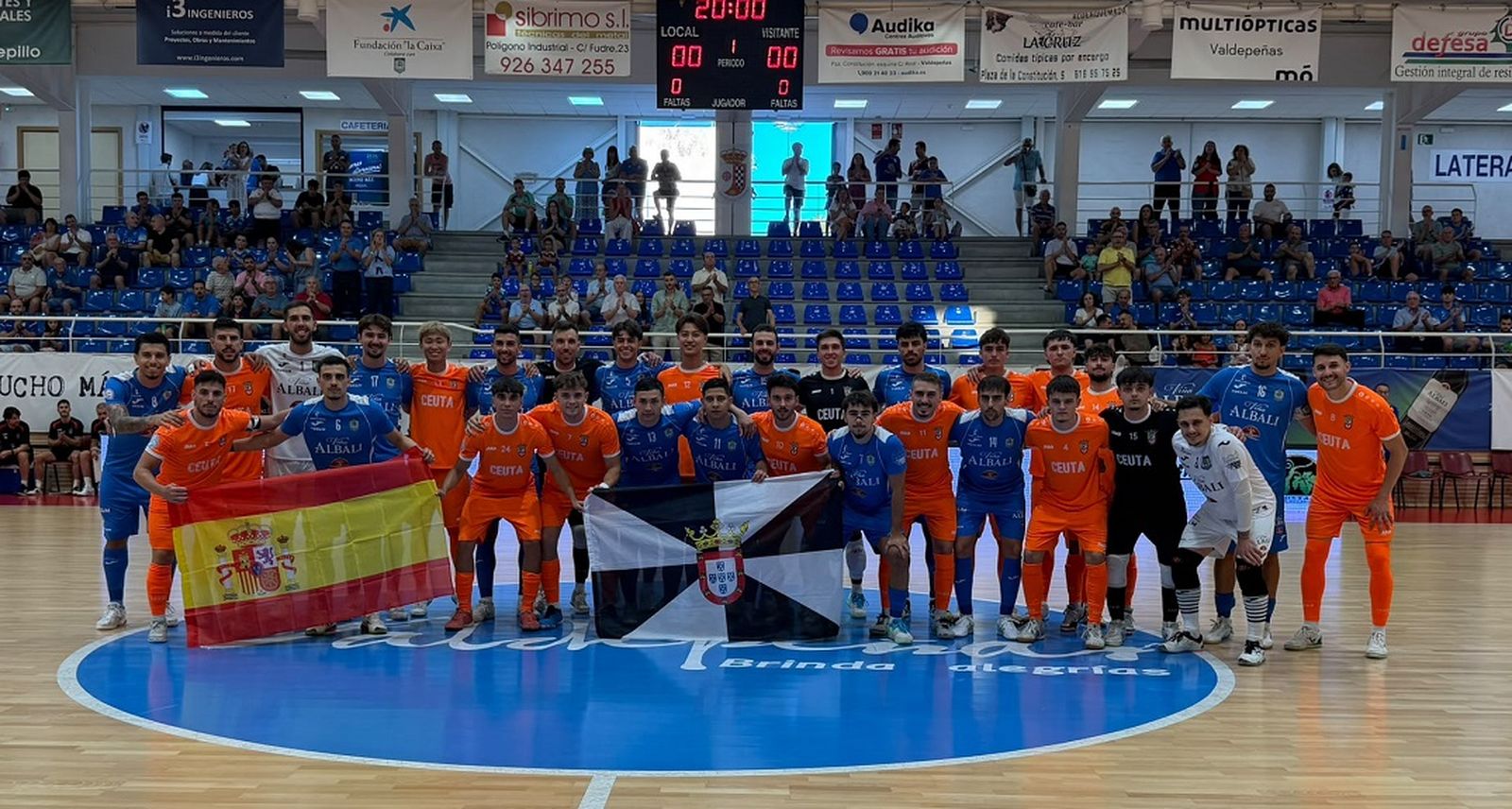 Viña Albali y Ceutí, con las banderas de España y Ceuta