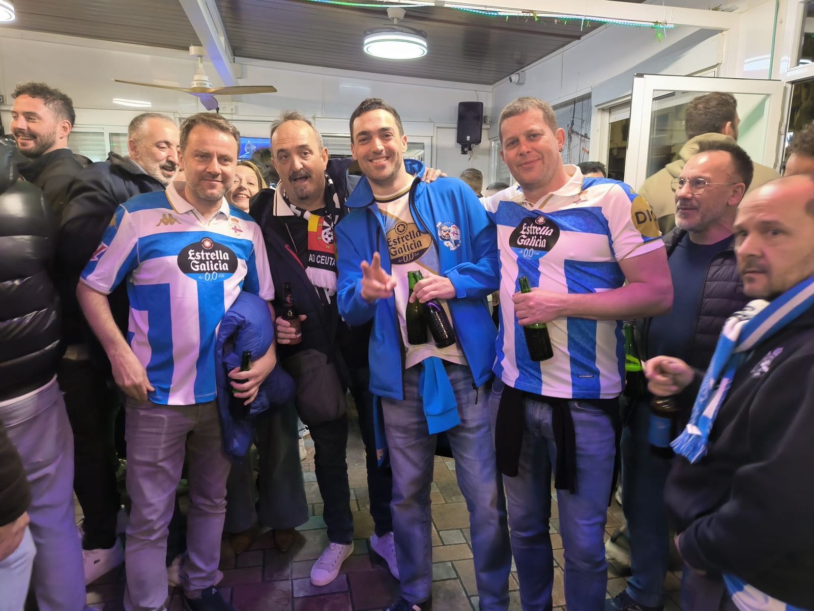 Ambiente de previa entre las aficiones de la AD Ceuta y el Real Club Deportivo