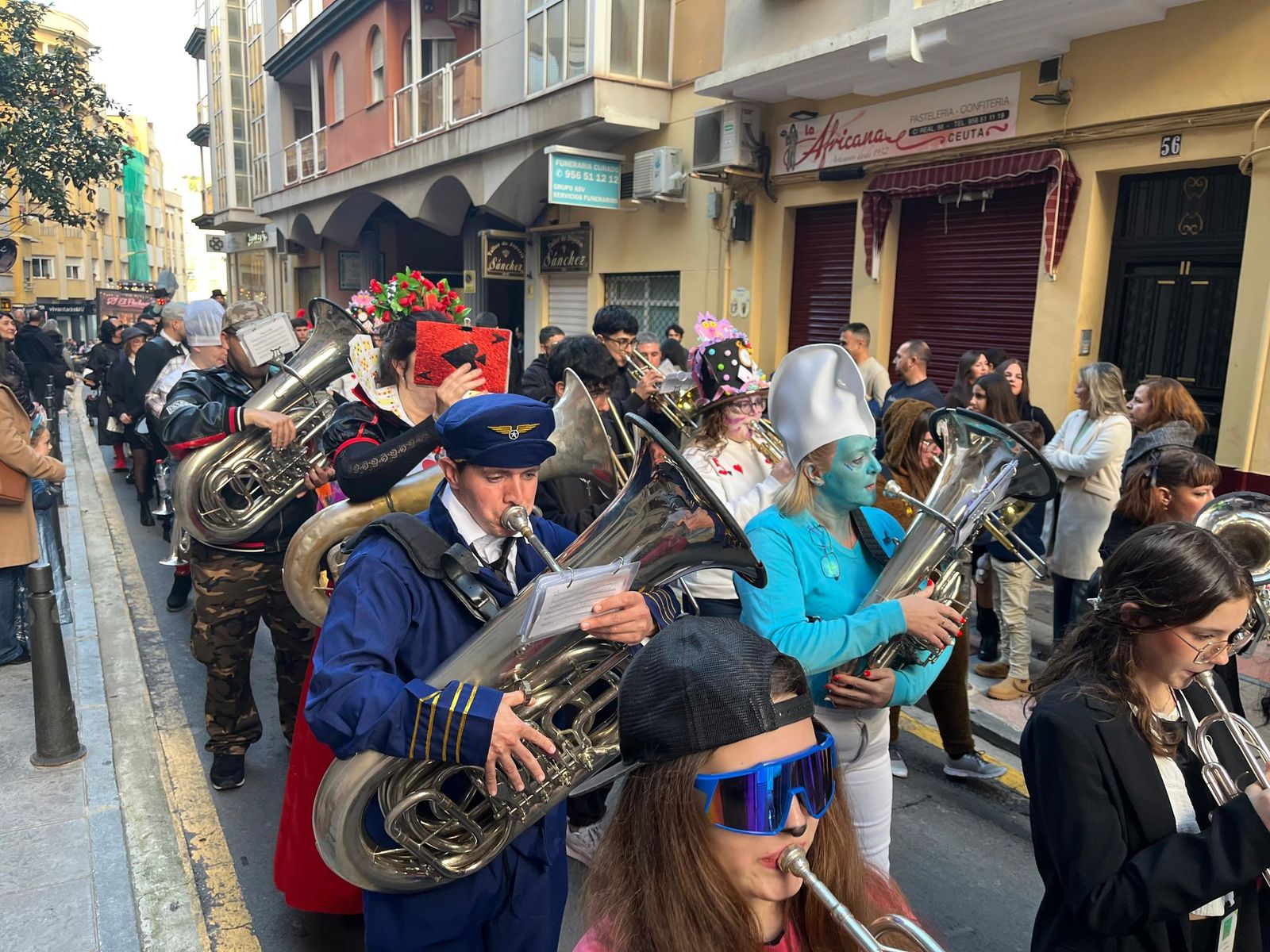 El Carnaval llena de color y ruido las calles del centro