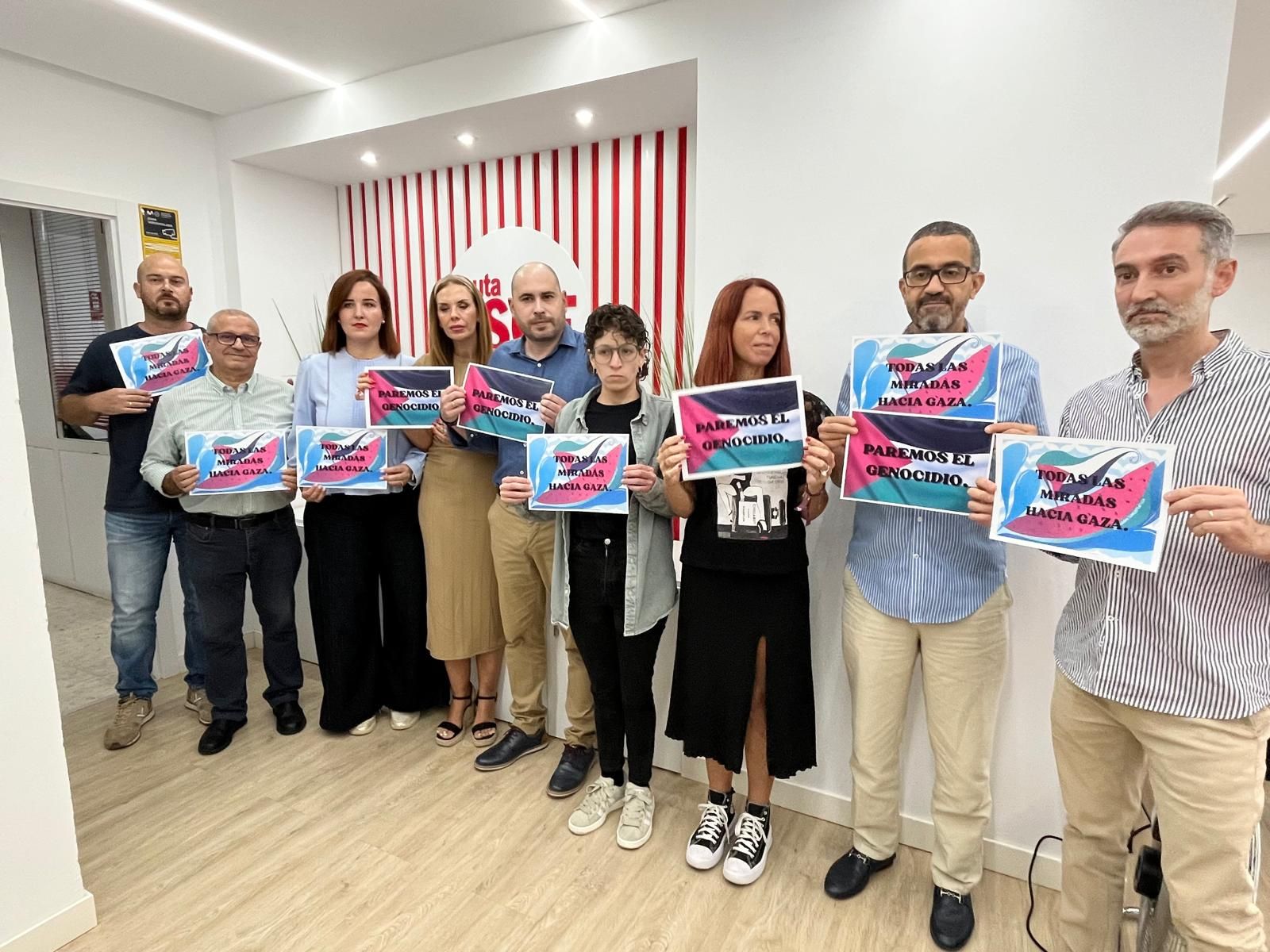 Los socialistas, con carteles en solidaridad con Gaza