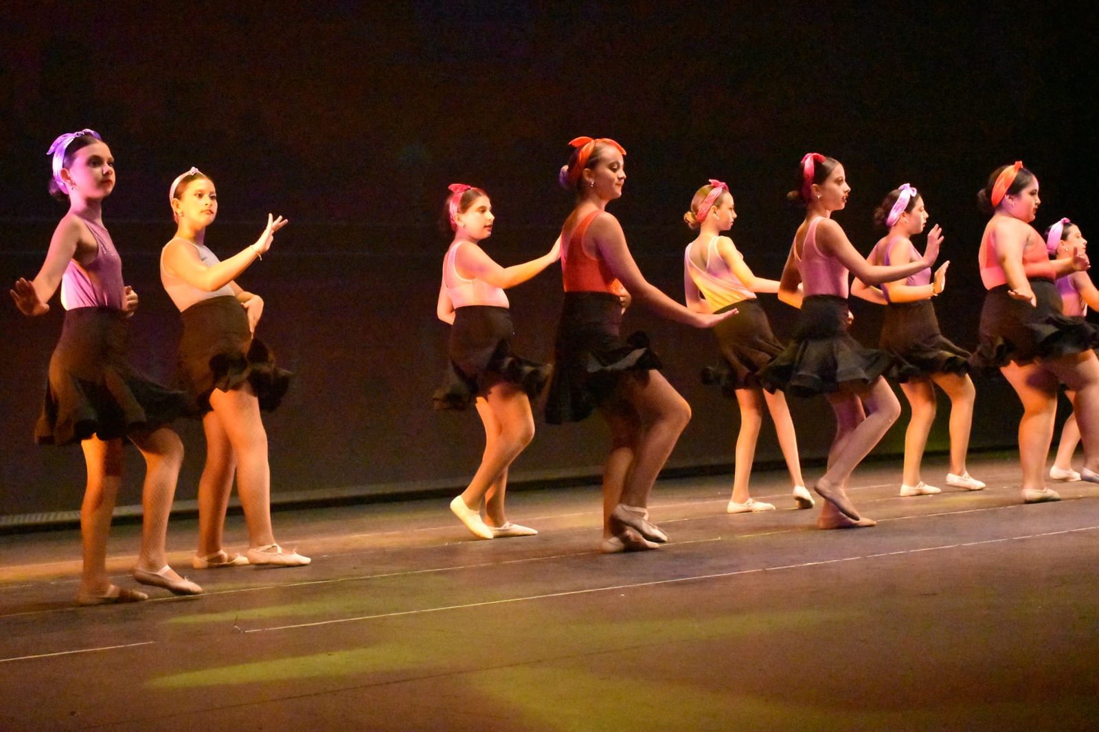 Más de cien bailarinas convierten el Revellín en un escenario de emoción y talento