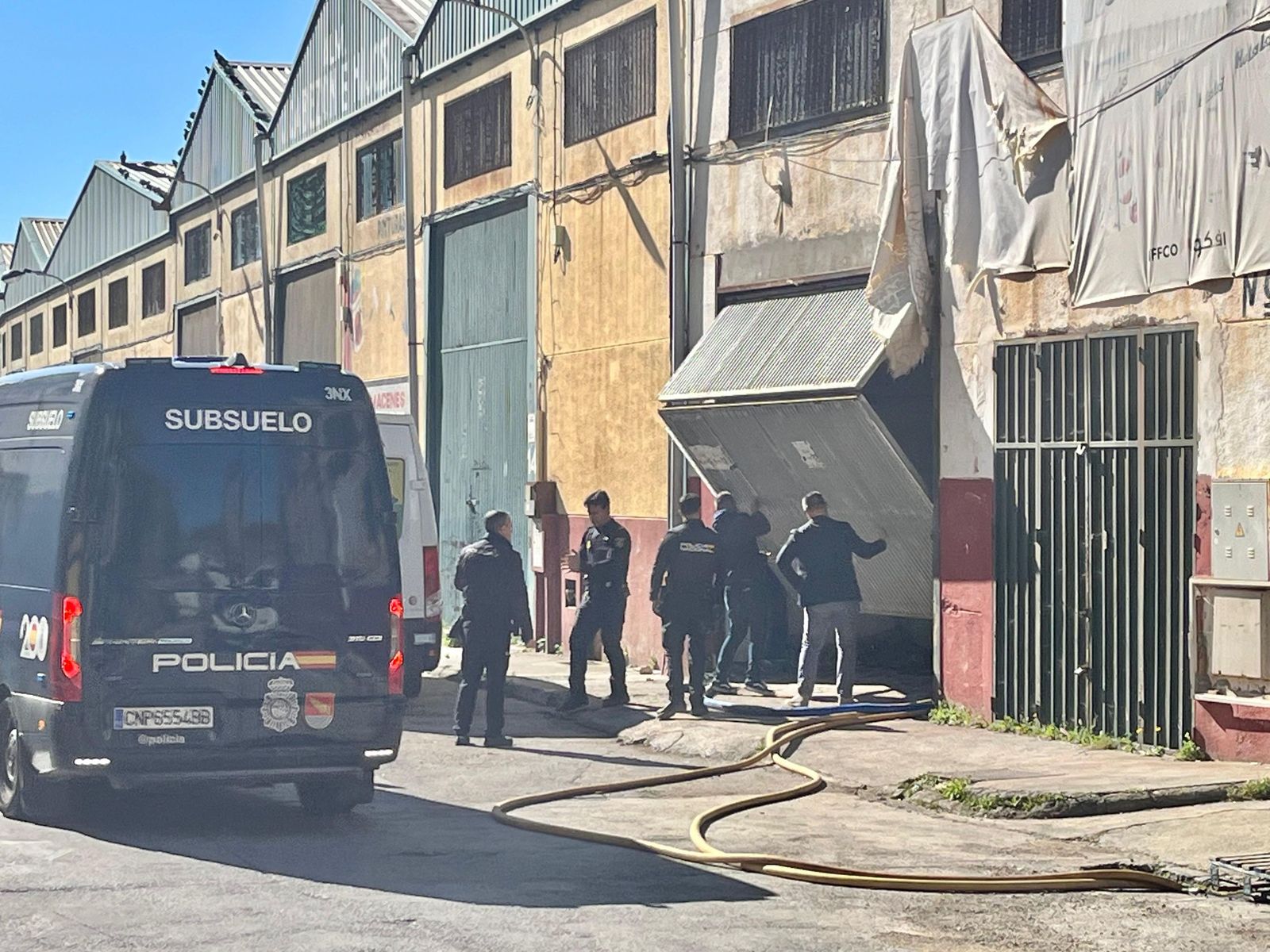 La furgoneta de los agentes de subsuelo de la Policía Nacional