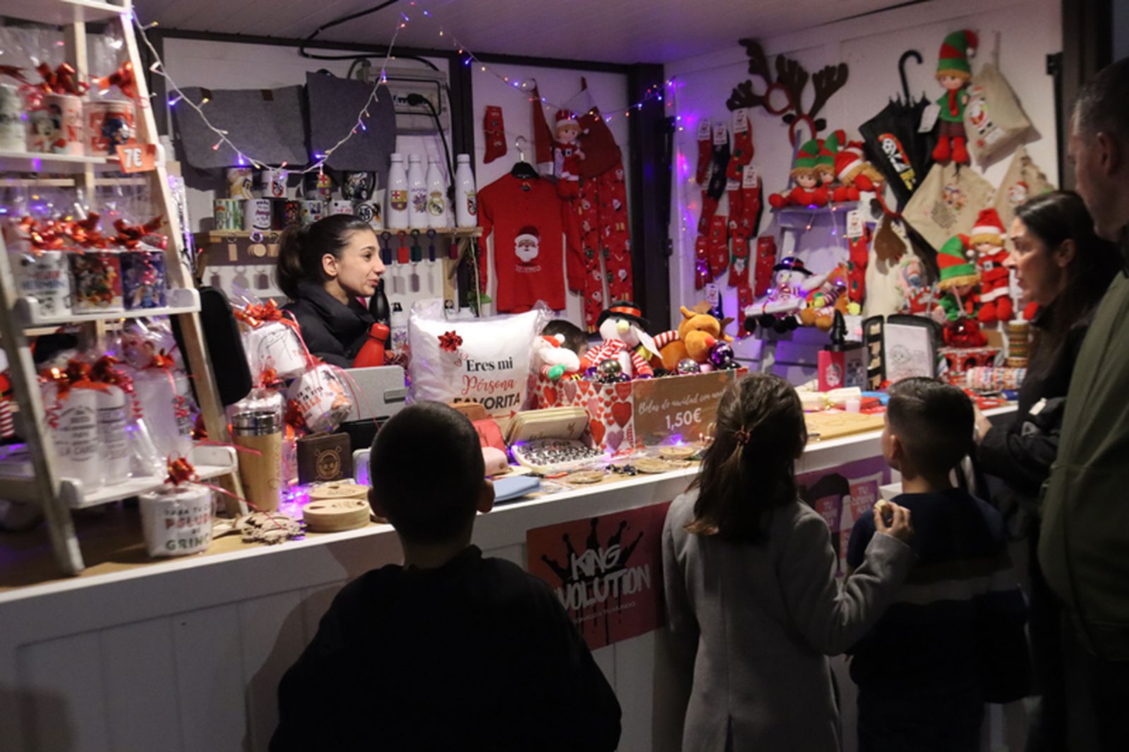FOTOGALERÍA | Polvoroná infantil y mercadillo en la plaza Nelson Mandela