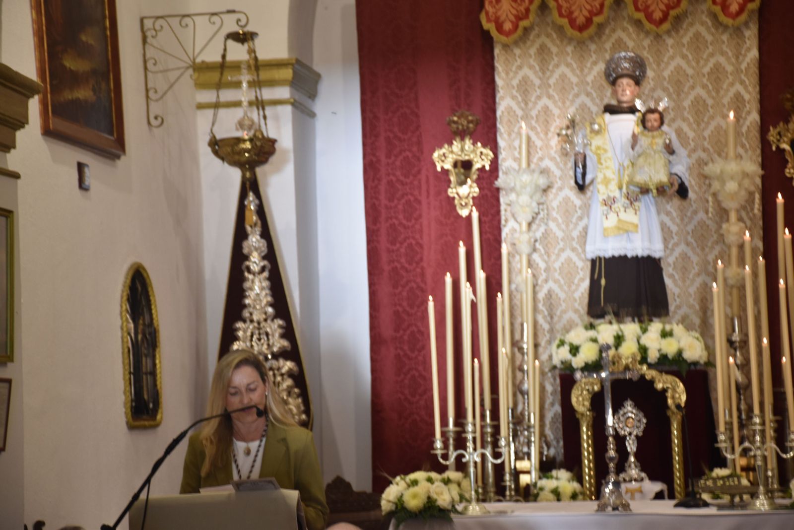 San Antonio enciende la cuenta atrás de su festividad con el inicio del triduo y el alumbrado extraordinario