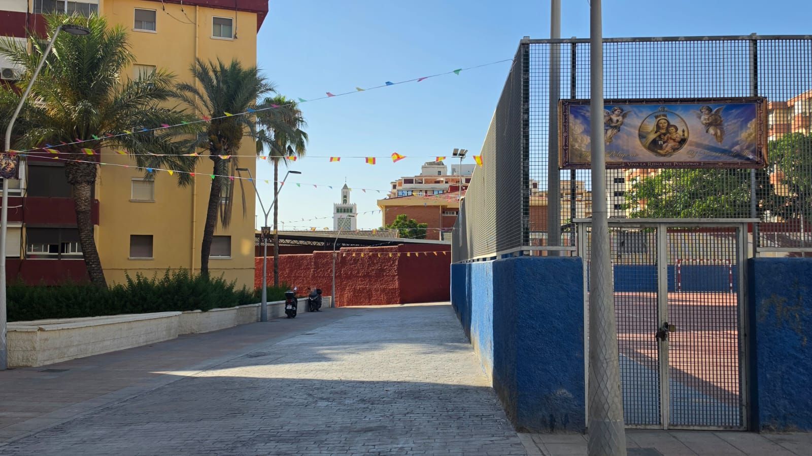 La Fase 2 del Polígono se engalana en honor de la Virgen del Carmen