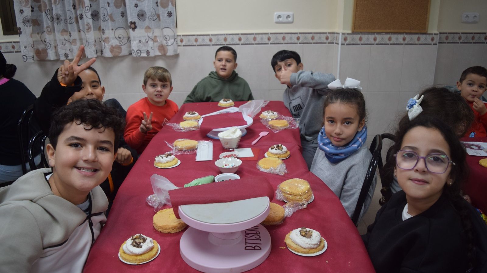 Miramar Alto cierra su proyecto 2025 con un taller de repostería infantil que impulsó Pepe Ramos