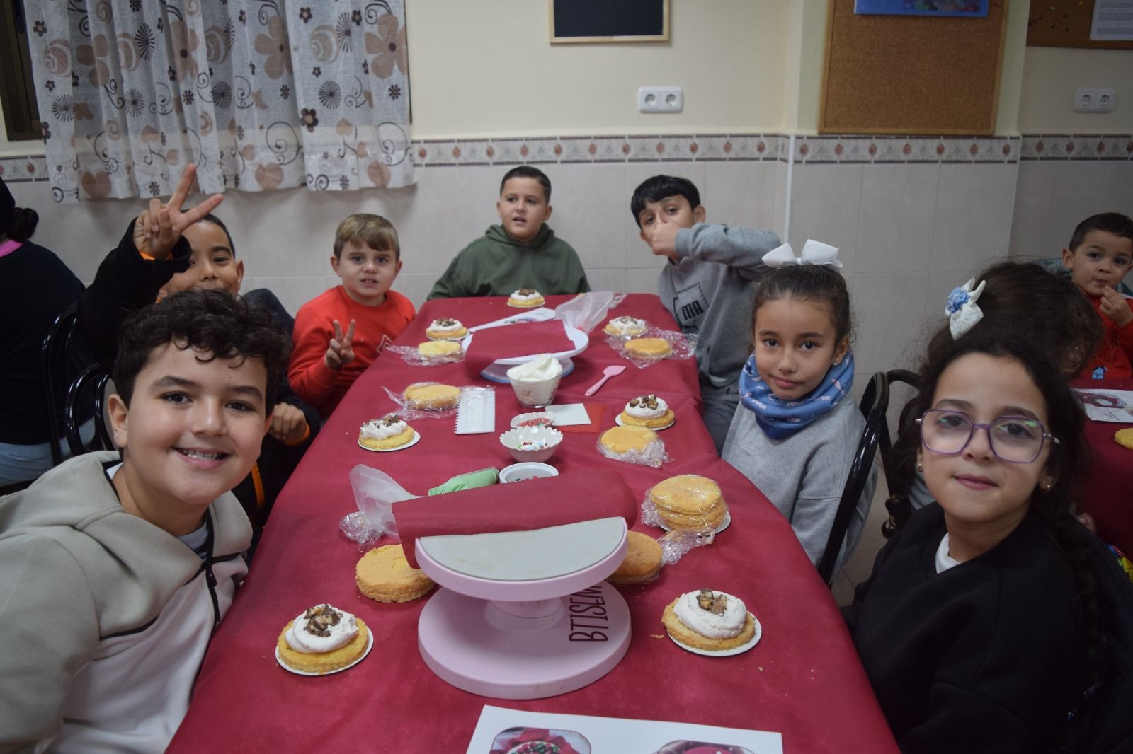 Miramar Alto cierra su proyecto 2025 con un taller de repostería infantil que impulsó Pepe Ramos