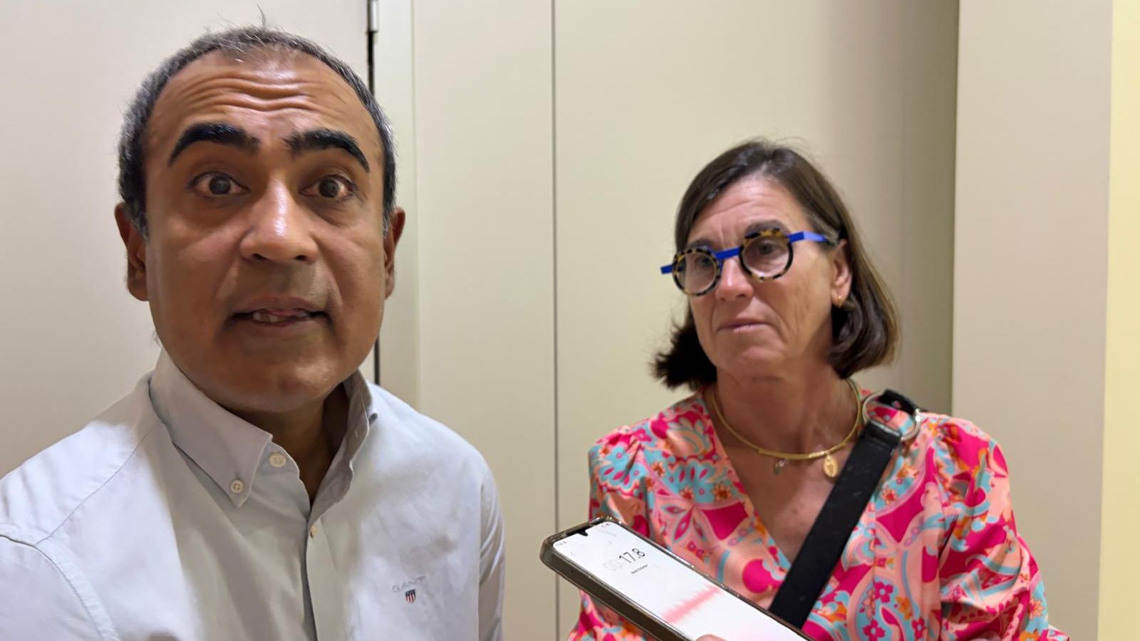 Sonex Bhagwandas y Susana Román minutos antes del acto