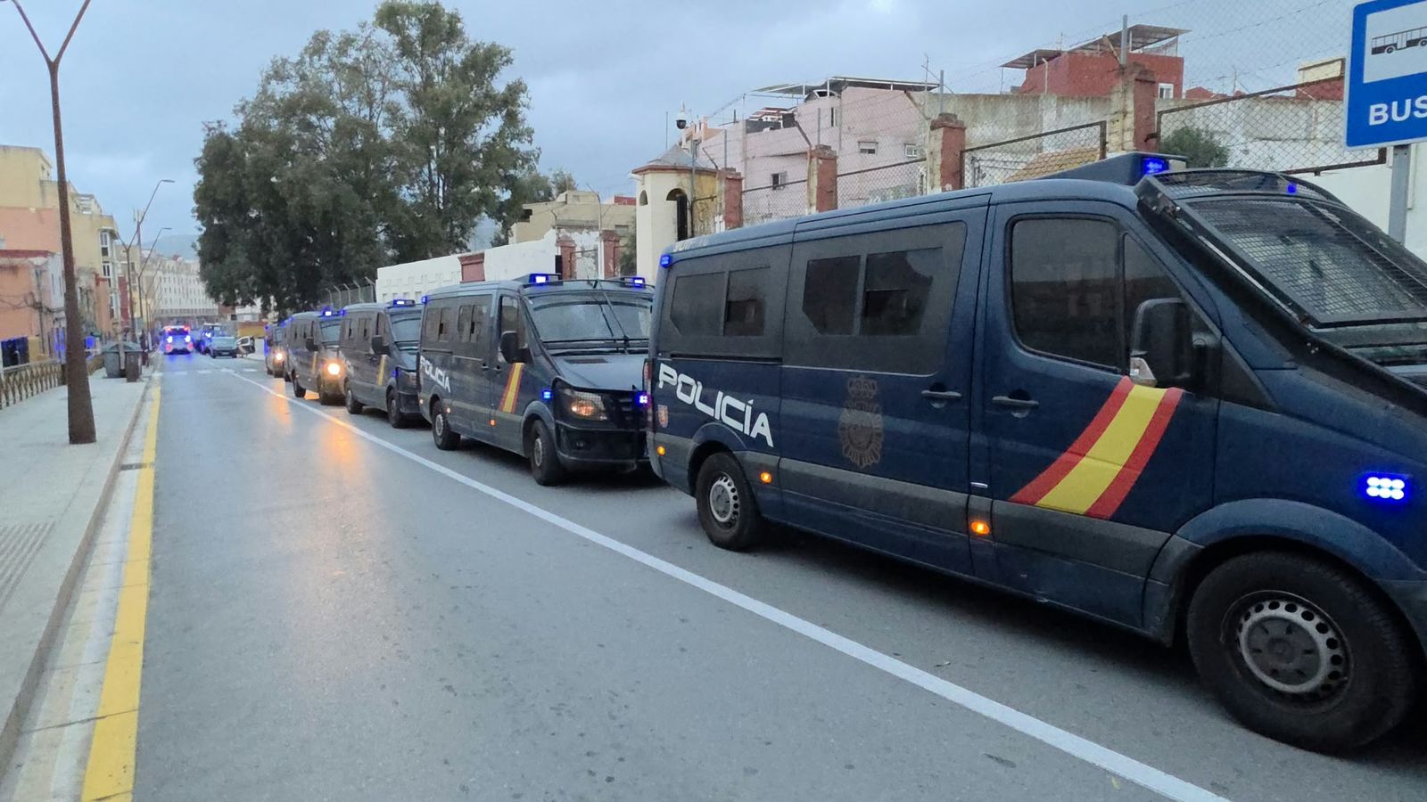 Despliegue policial en Los Rosales y el Tarajal para retirar a los inmigrantes que quedan en las calles