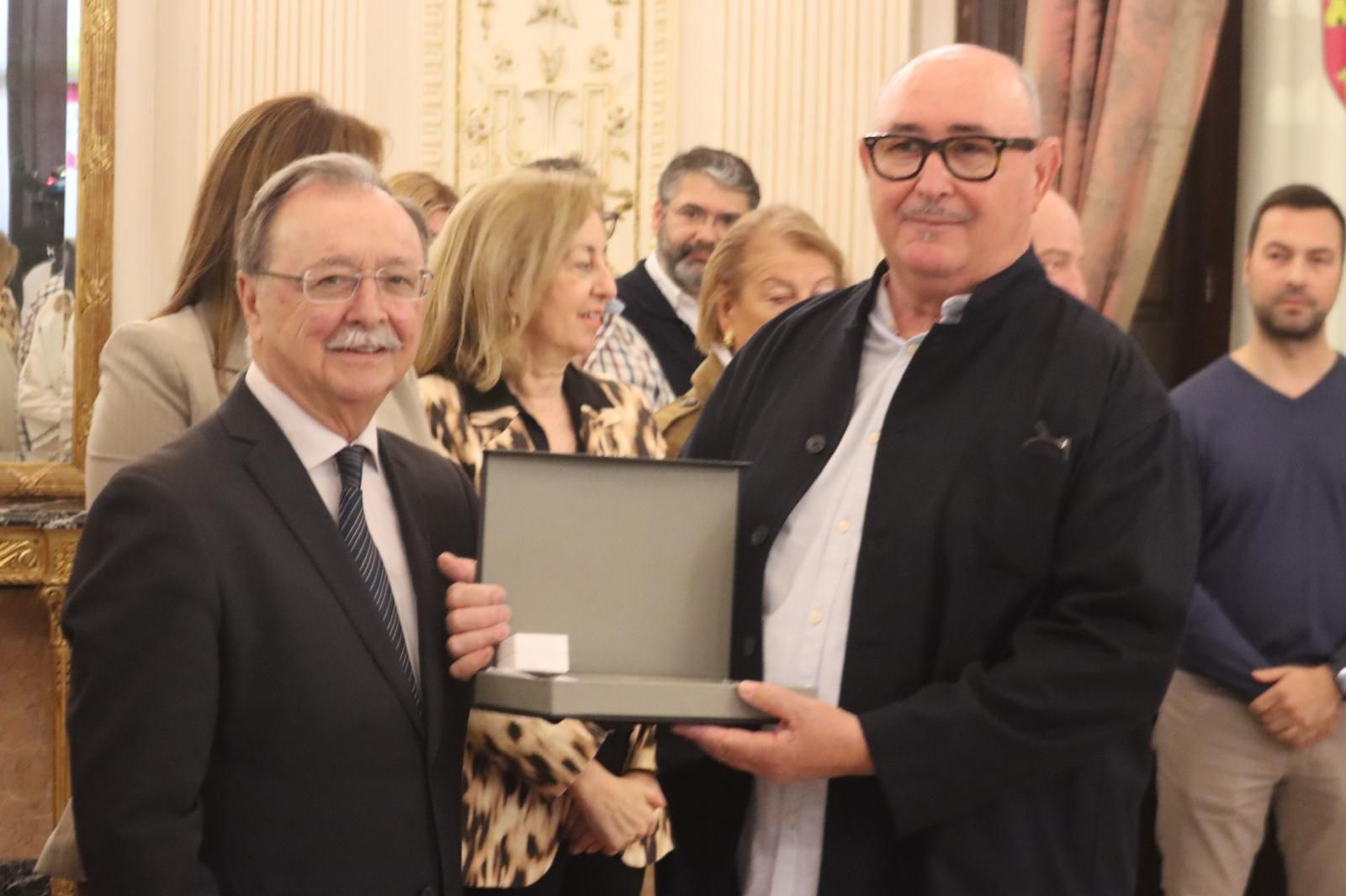 Acto de entrega de reconocimientos por el Día del Funcionario en el Salón del Trono