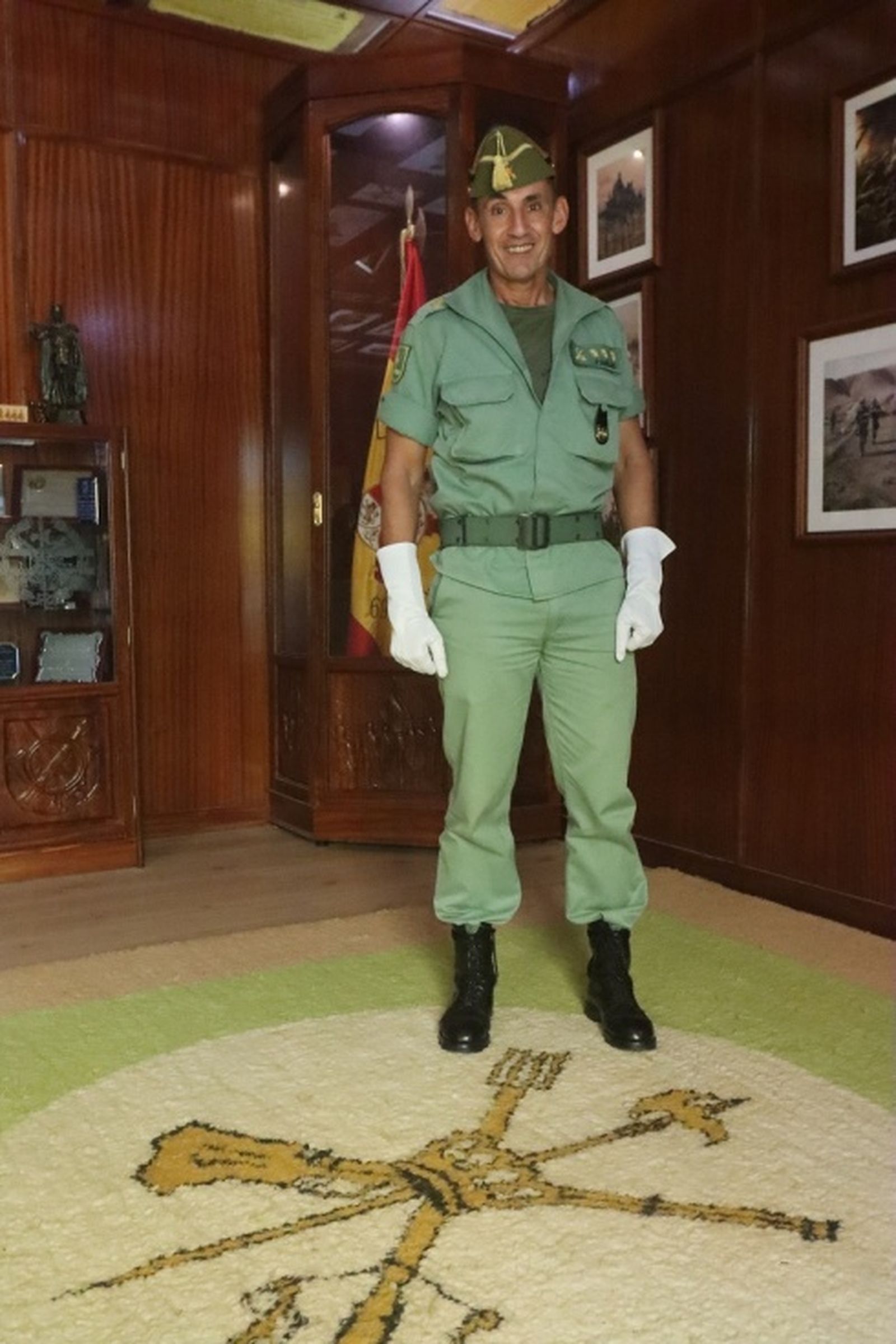El coronel Parejo en una de las salas del acuartelamiento del Serrallo | FOTO REDUAN El coronel Parejo en una de las salas del acuartelamiento del Serrallo | FOTO REDUAN