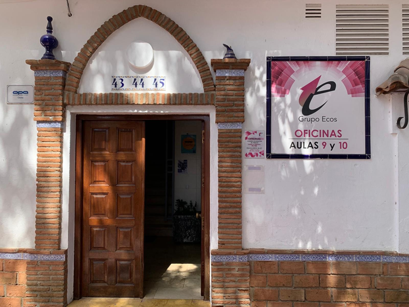 Fachada del edificio en el que se imparte, entre otros cursos, el intensivo de la Guardia Civil. / FOTO J.I.M. Fachada del edificio en el que se imparte, entre otros cursos, el intensivo de la Guardia Civil. / FOTO J.I.M.