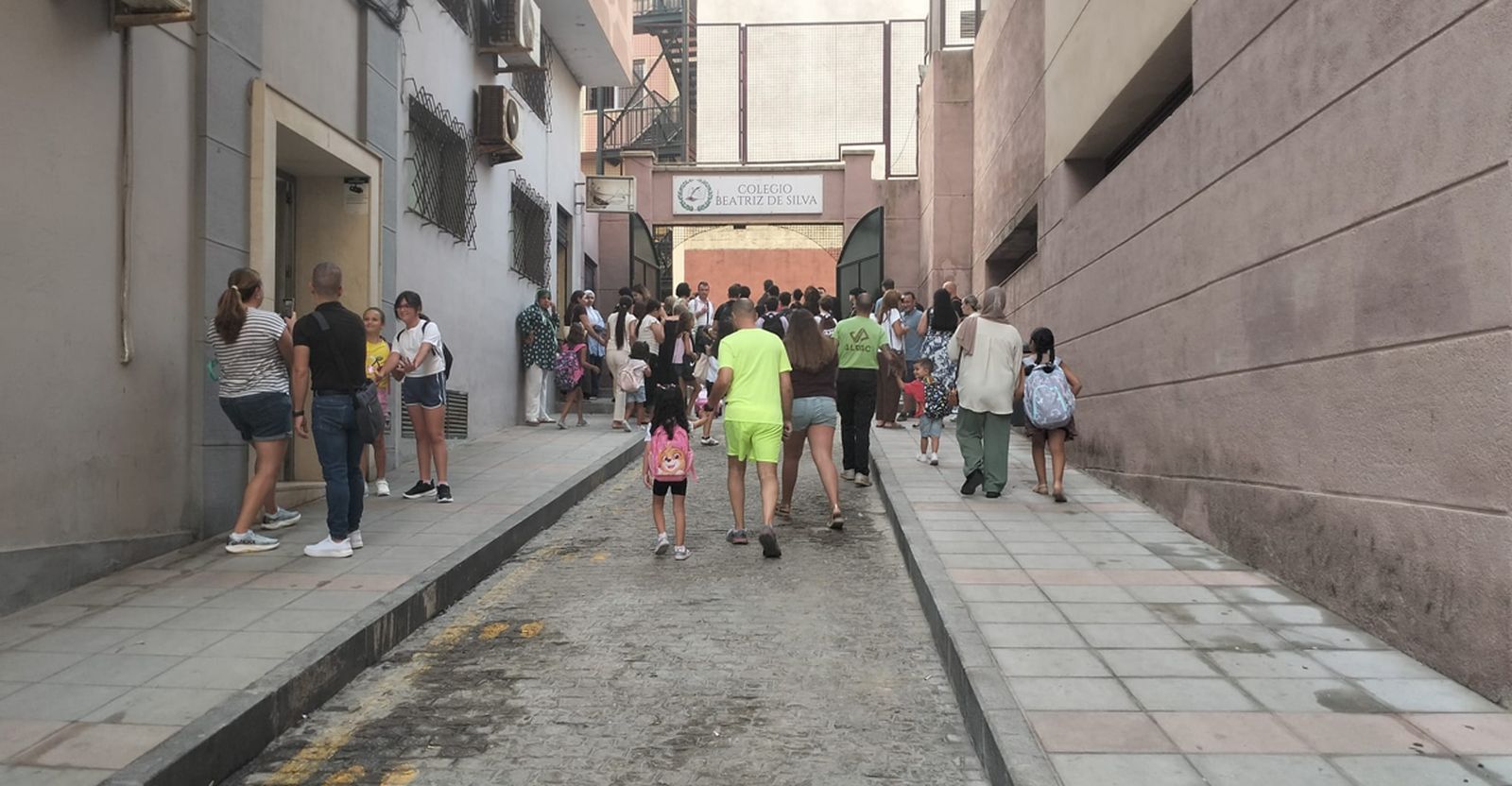 Entrada al colegio en el Beatriz de Silva