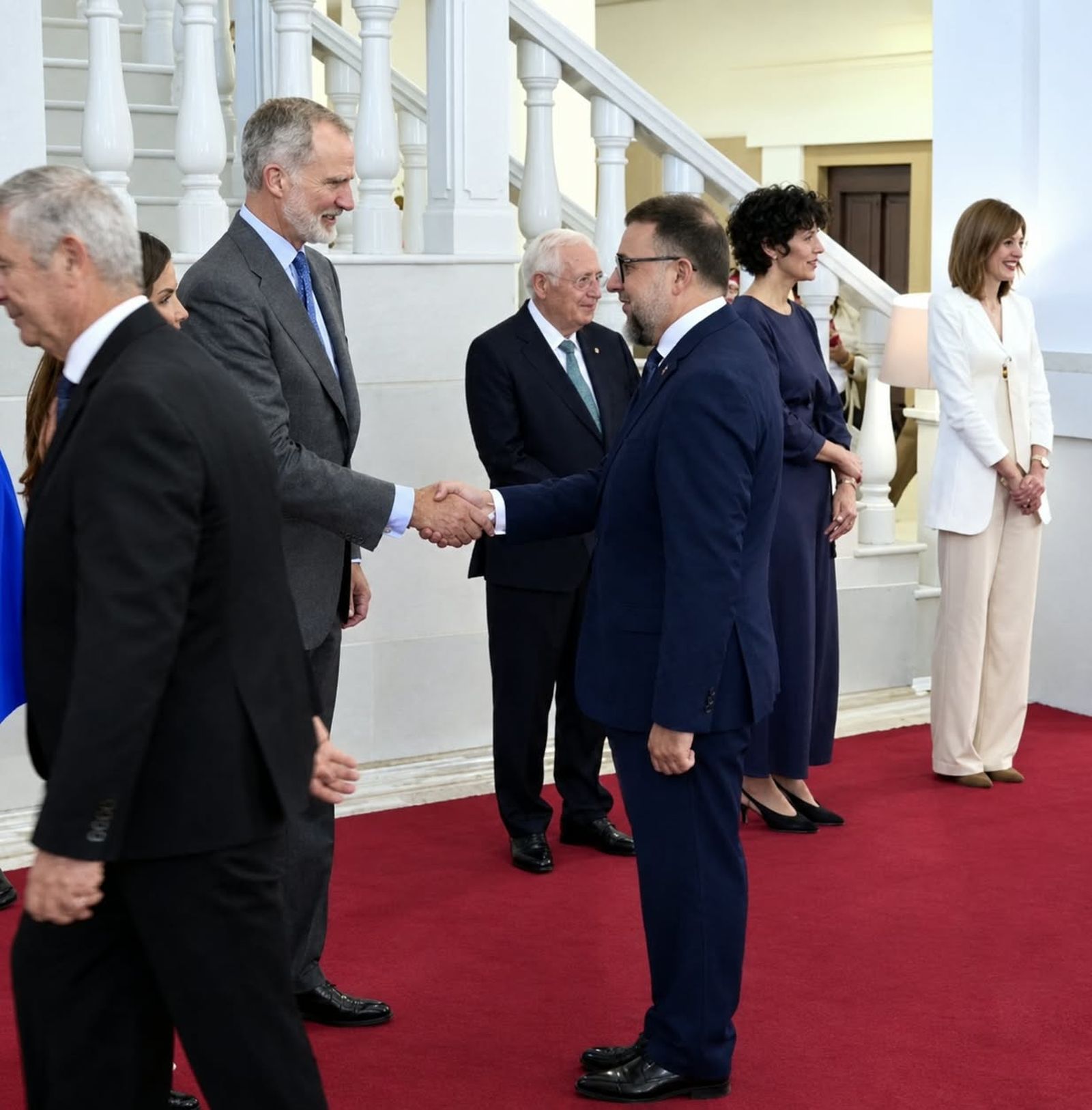 Ramón de la Cruz pide a Felipe VI que no olvide a Ceuta y Melilla durante la histórica visita de los Reyes