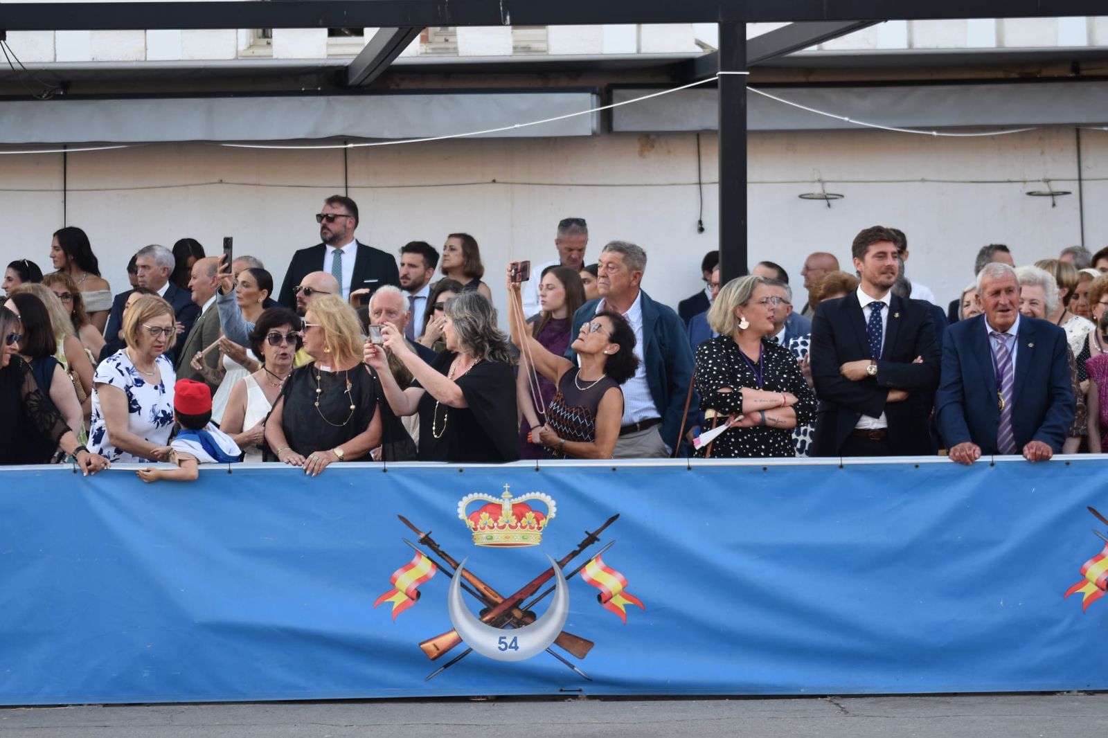 El acuartelamiento González-Tablas acoge una parada militar por el 115 aniversario de Regulares