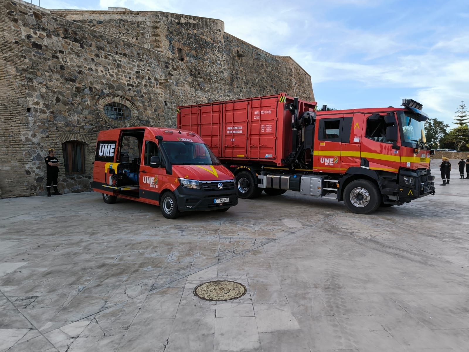 La UME expone sus medios en las Murallas Reales