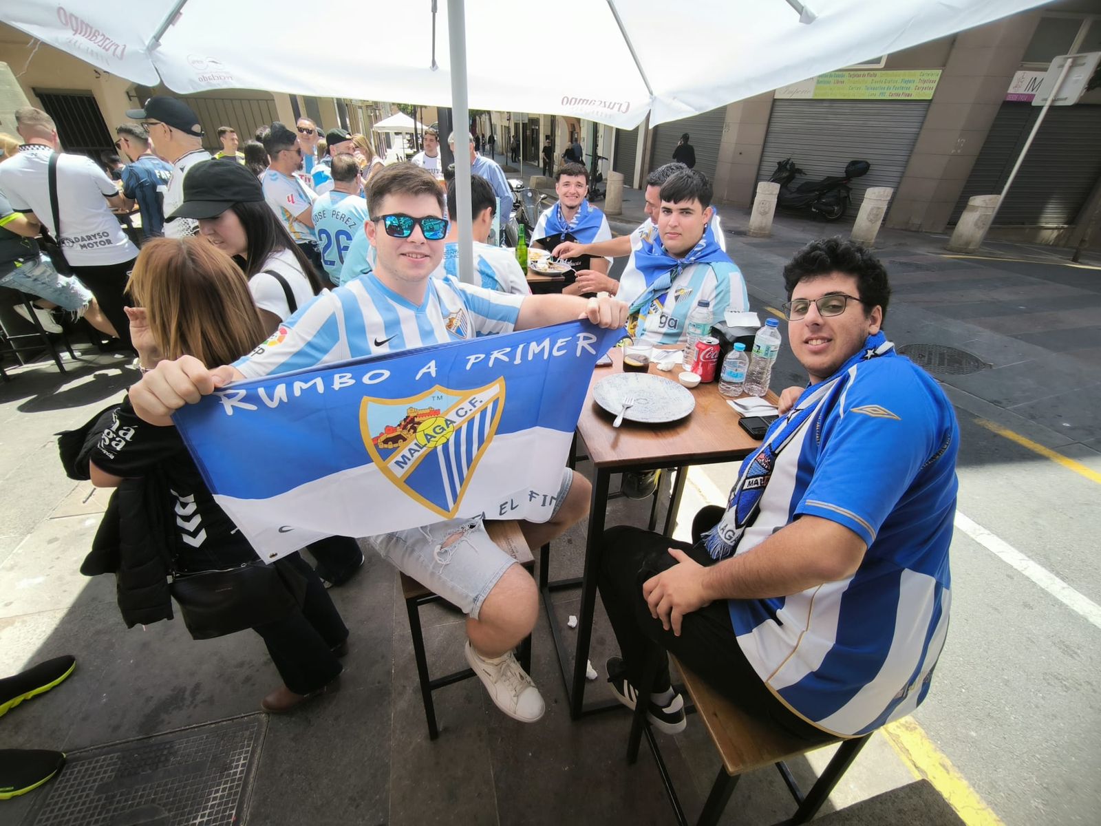 Aficionados antes del partido en el 'Alfonso Murube'