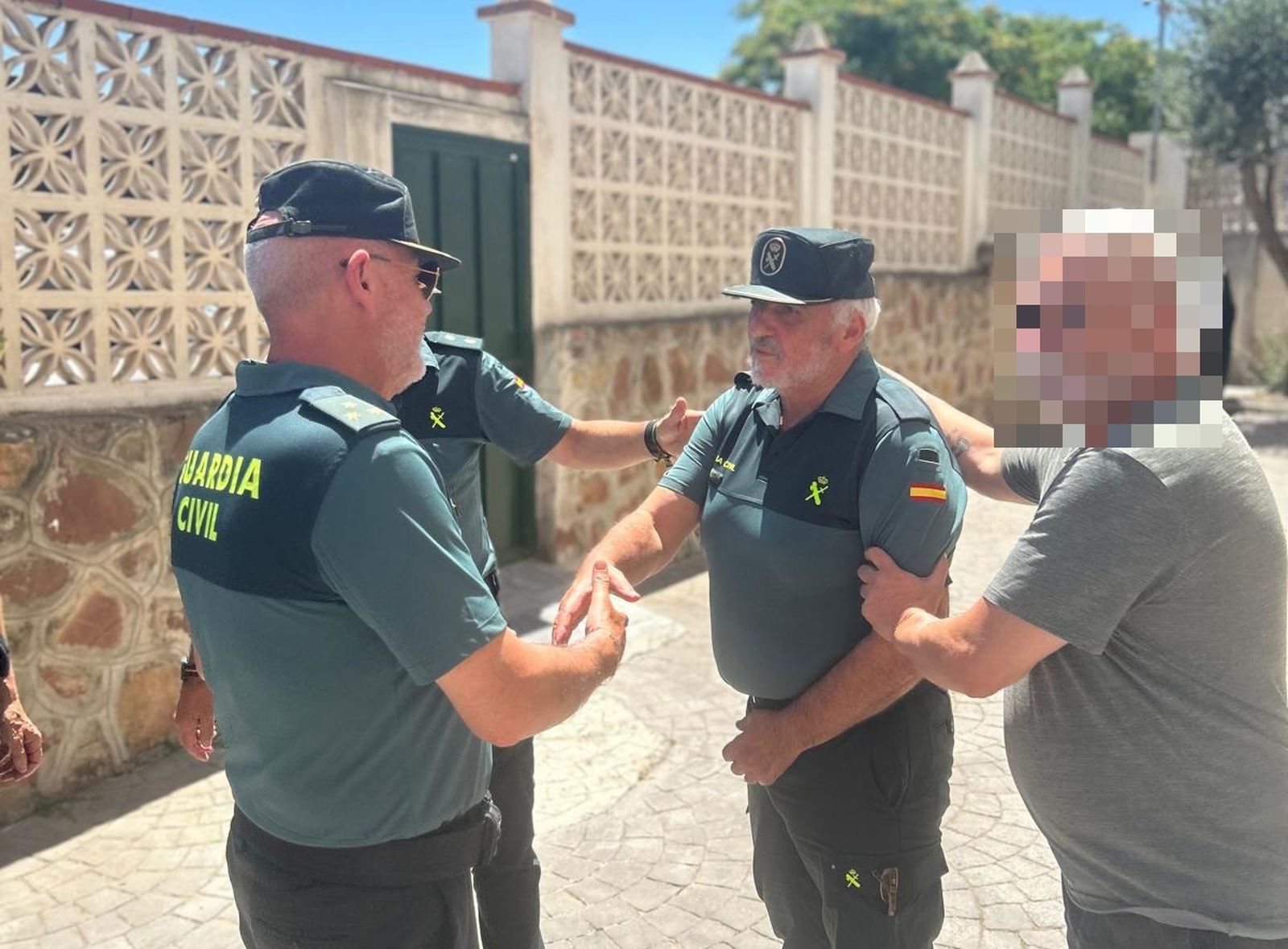 El agente jubilado se despide de sus compañeros