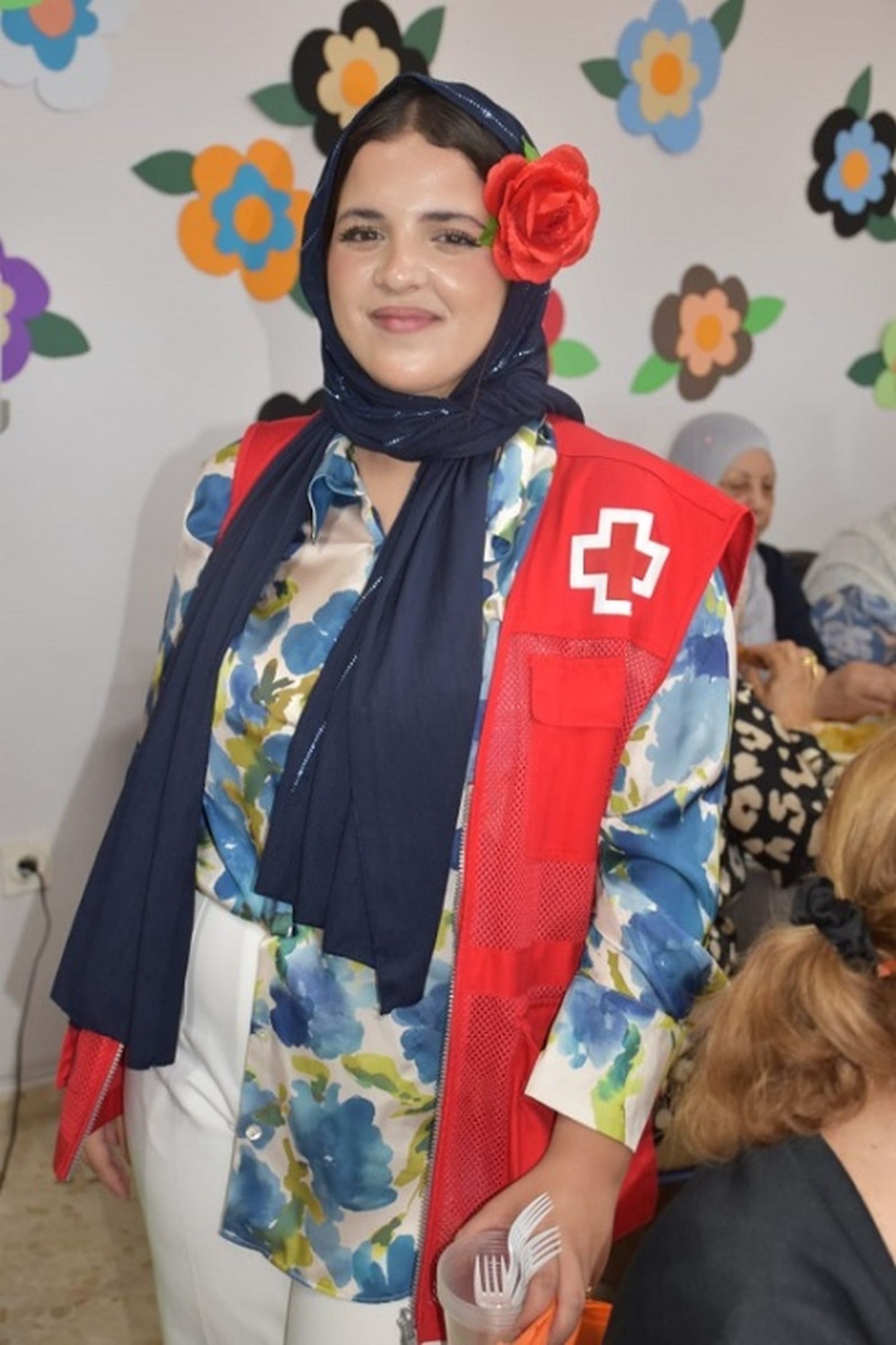Así celebran los mayores de Cruz Roja la tradicional Fiesta de la Primavera