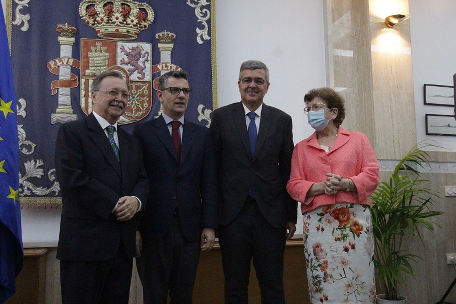 García, junto al presidente Vivas, el ministro Bolaños y la ex delegada Mateos, en su toma de posesión / Archivo