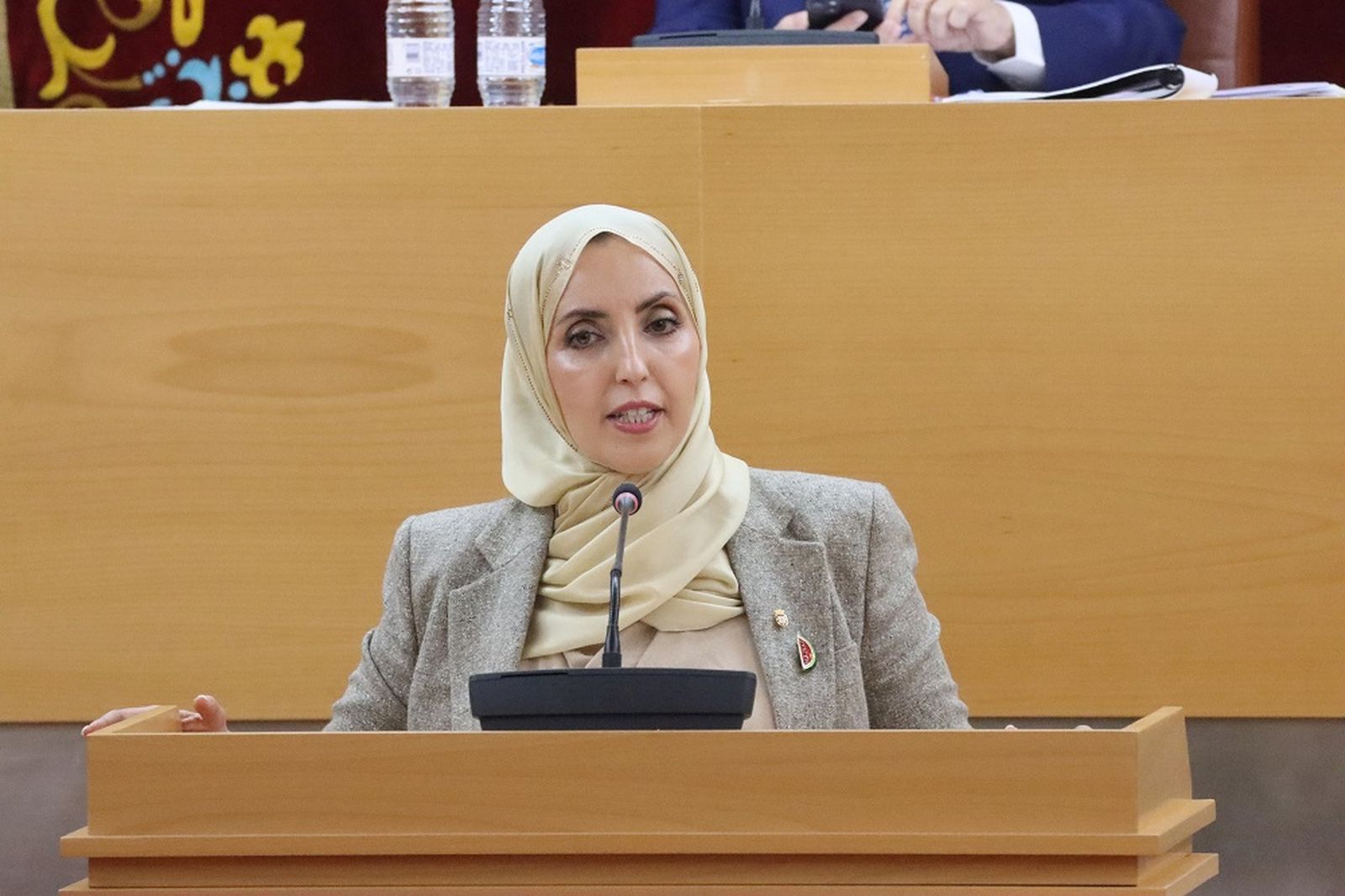 La líder del MDyC, Fatima Hamed, durante la celebración de un pleno.