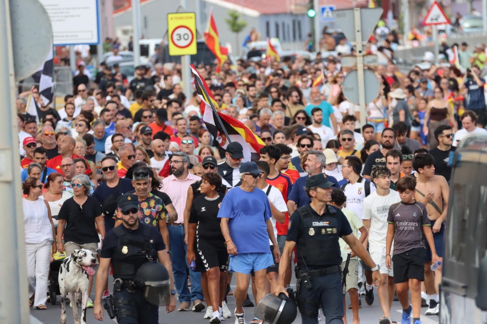 Movilización ciudadana  en Loma Colmenar contra la gestión que el Gobierno nacional hace de la crisis migratoria