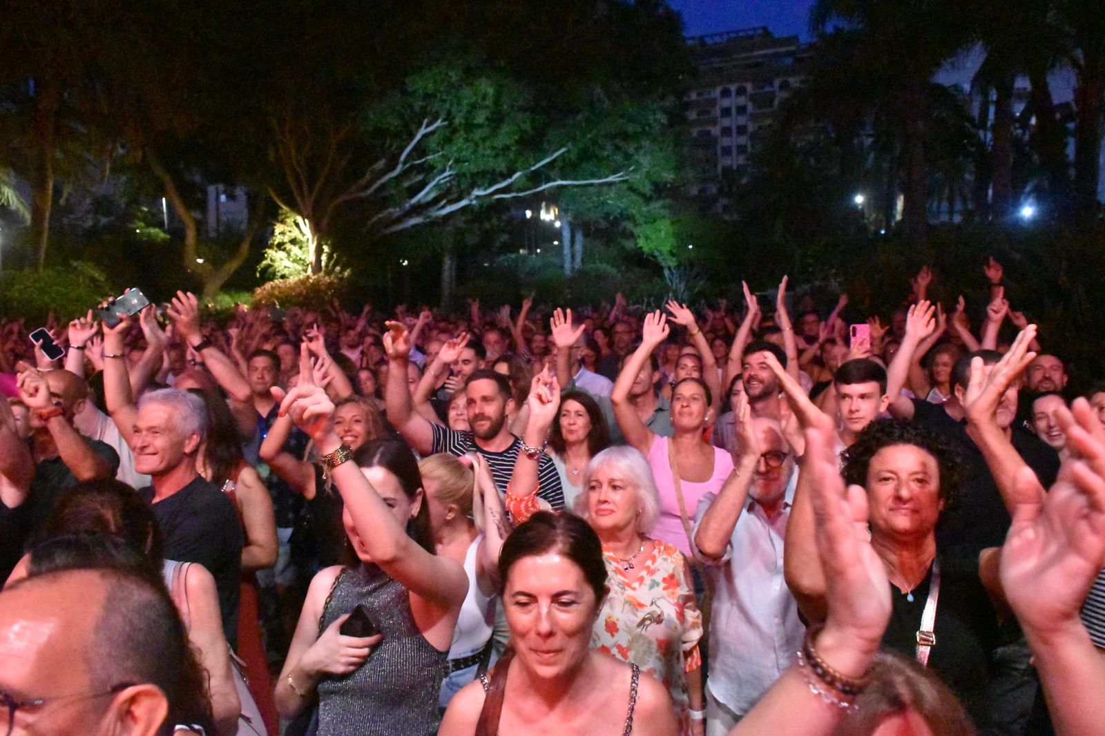 M-Clan convierte Ceuta en un enorme escenario de rock con una noche para el recuerdo