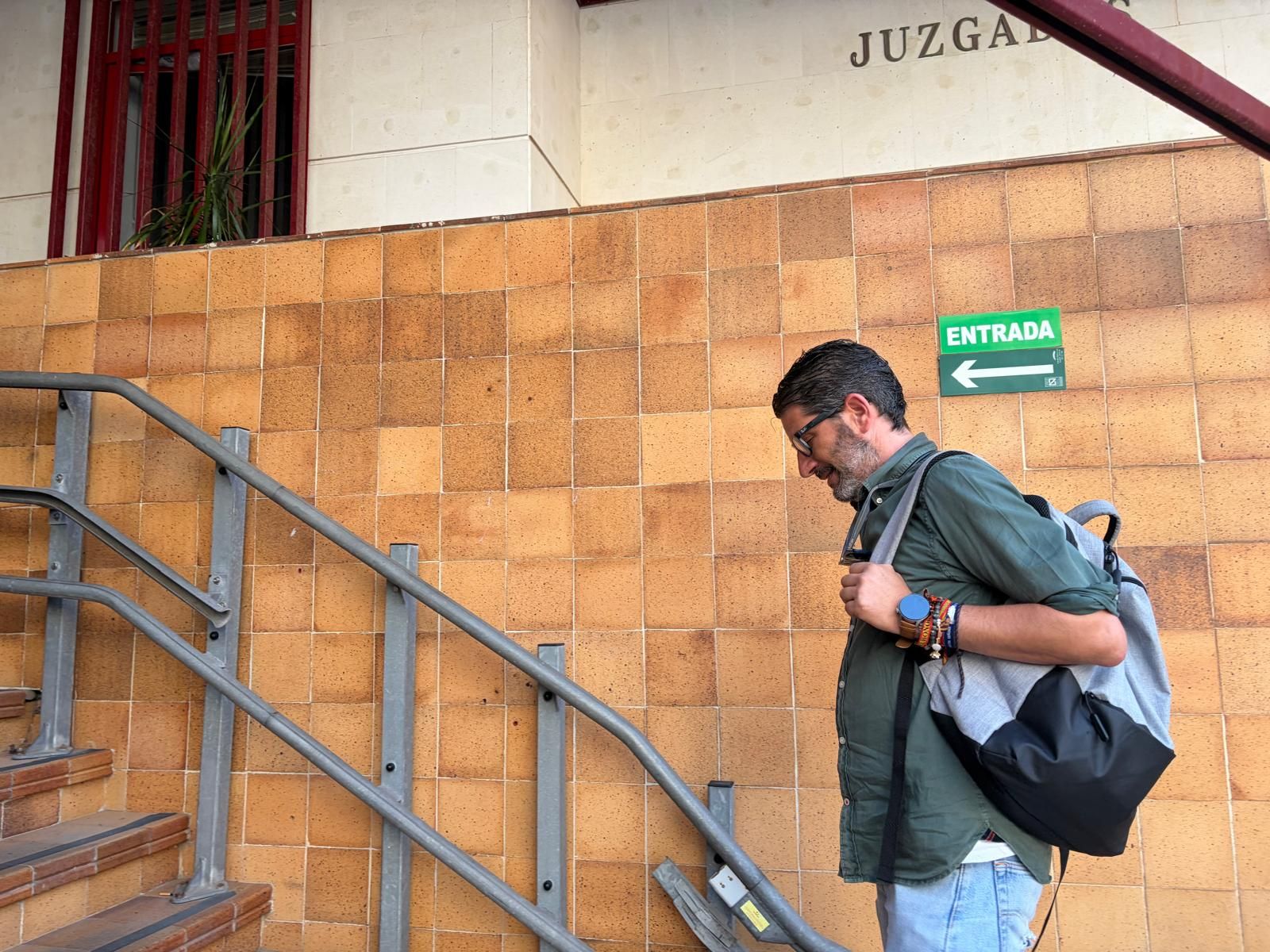 Manuel Aparcero entrando a los juzgados de Serrano Orive.