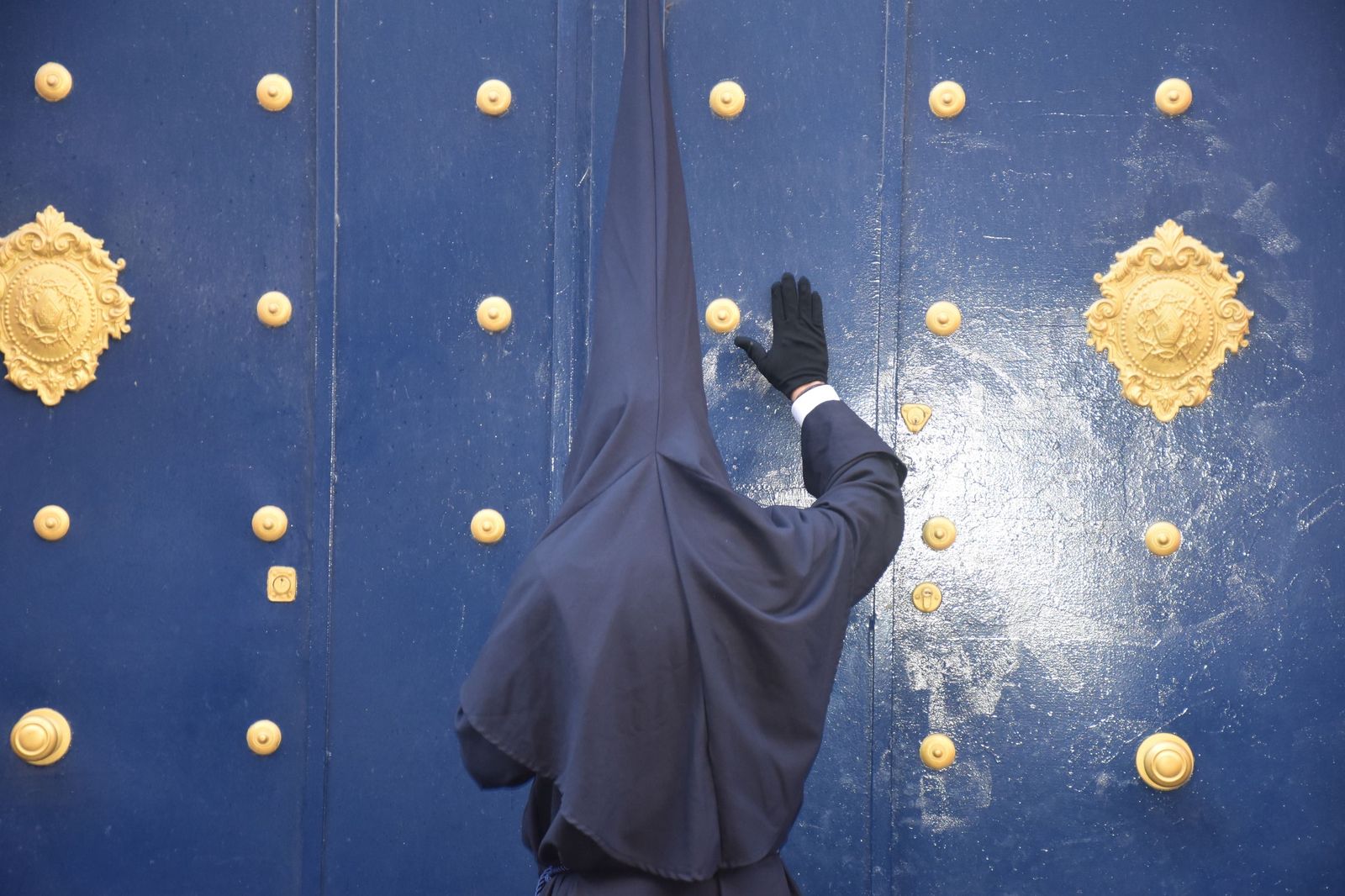 Aroma cofrade y estudiantil: Las Penas reina en el Jueves Santo