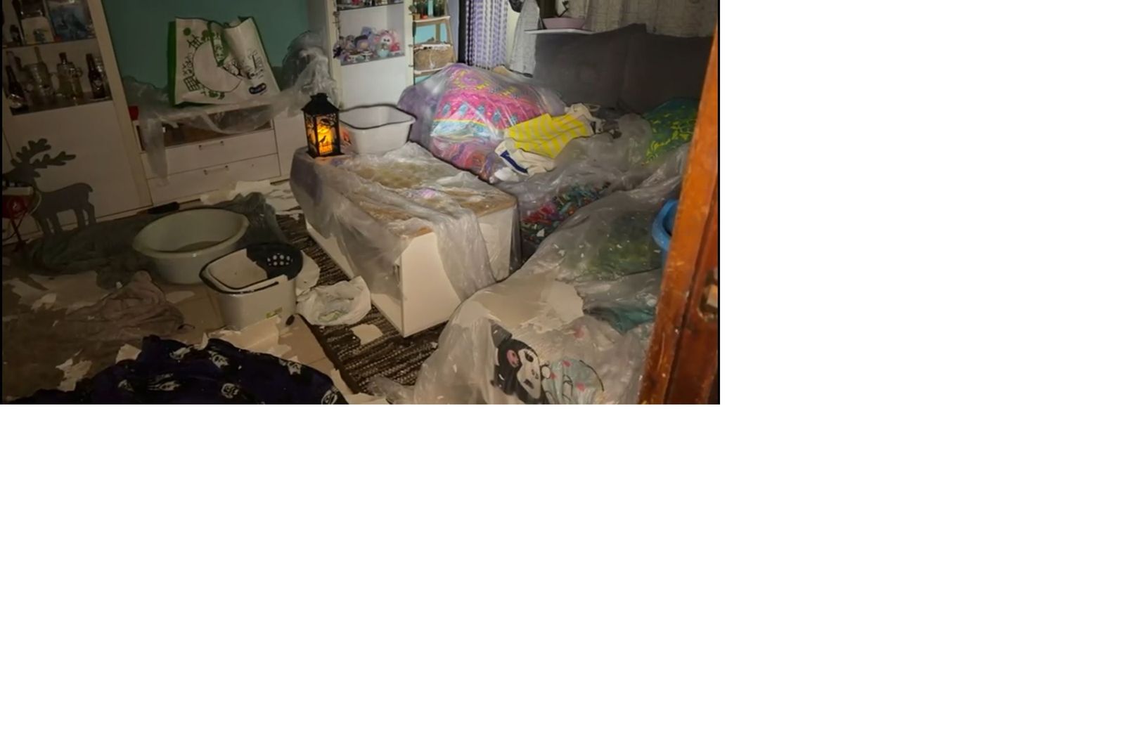 Sin cubierta y bajo el agua: las lluvias inundan las viviendas militares en la Avenida Otero