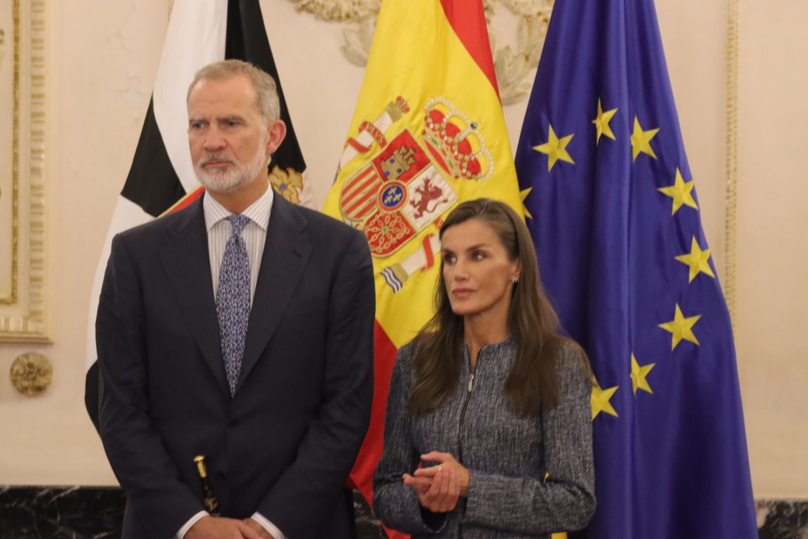 Álbum de una jornada histórica: Felipe y Letizia, con los ceutíes